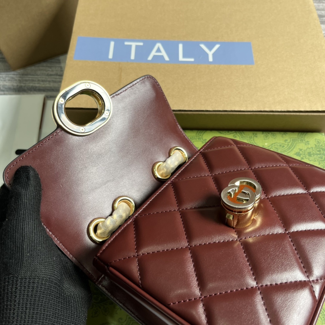 配全套包装️GucciDeco系列mini肩背包Gucci不断拓展自身视野以全新手法焕新演绎经典廓形和精