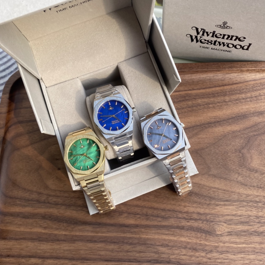 NO:157419,Vivienne Westwood Queen Mother Watch Retro Fritillar Series has a matte metal texture, which reveals the atmosphere in the retro, and is niche and high-end. The diamond-shaped case is paired with the outline design of the octagonal star, and the dial is pure natural Fritillar. The dial size is 34MM, and the physical texture of the watch with steel belt is super amazing.,19860909VivienneWestwood西太后手表复古贝母系列 哑光金属质感,复古中透露着大气,小众又不失高级. 菱形表壳搭配八角星芒的轮廓设计,表盘纯天然贝母. 表盘大小34MM,钢带的手表实物的质感超级绝.,,Watch