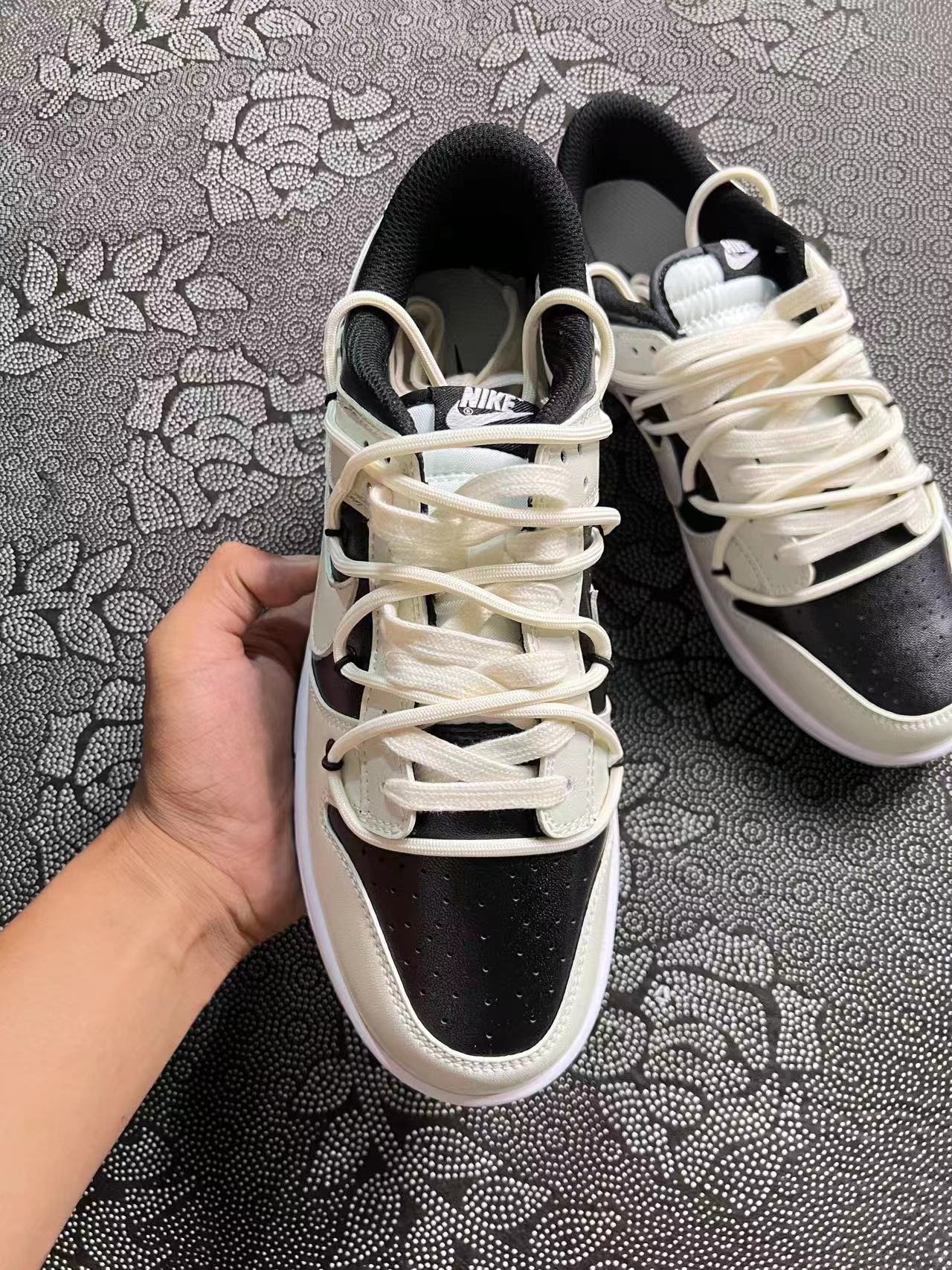 ? 正品定制 Nike Dunk Low 熊猫恶作剧反转爱心做旧板鞋 黑白熊猫?