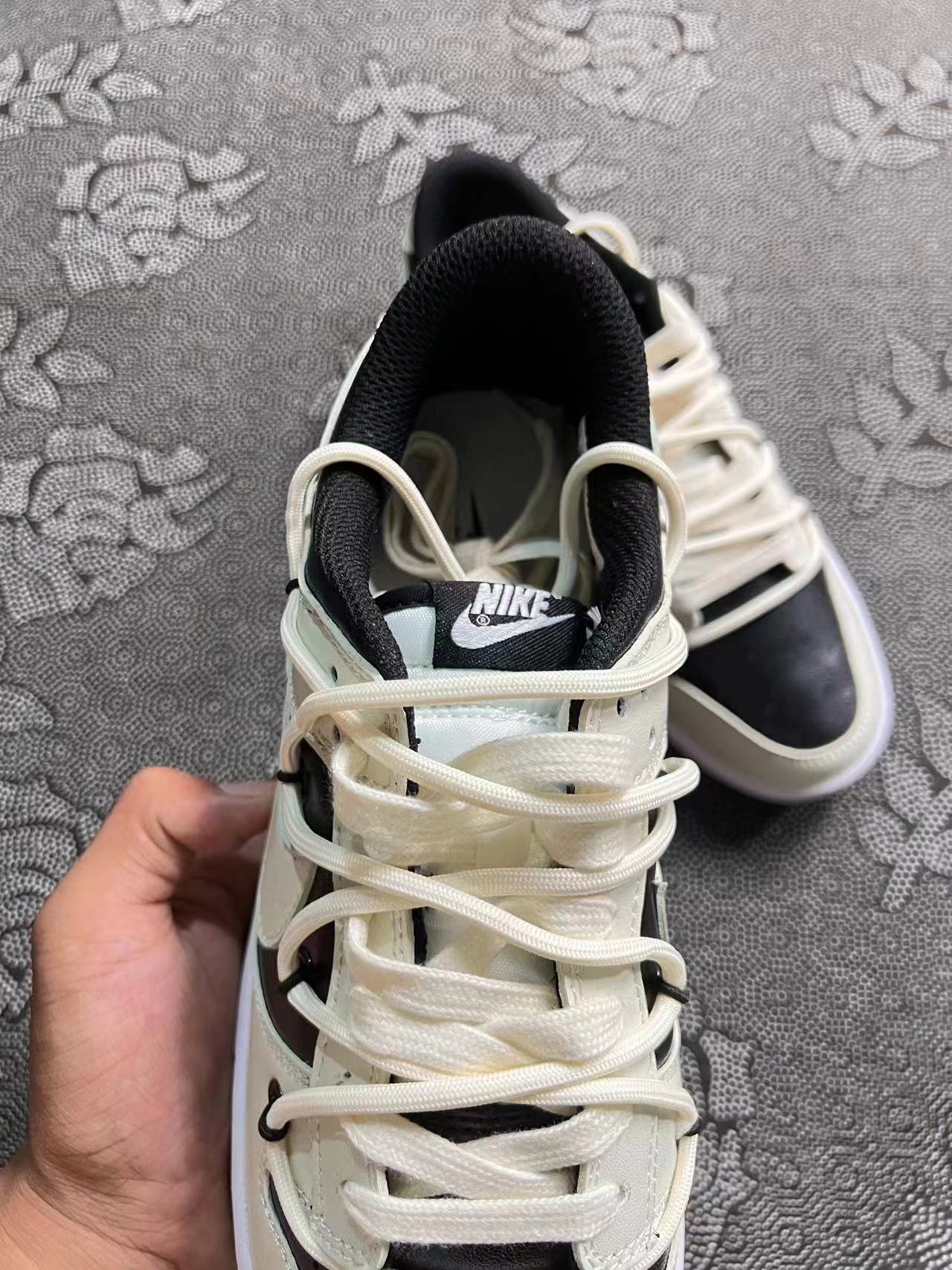 ? 正品定制 Nike Dunk Low 熊猫恶作剧反转爱心做旧板鞋 黑白熊猫?