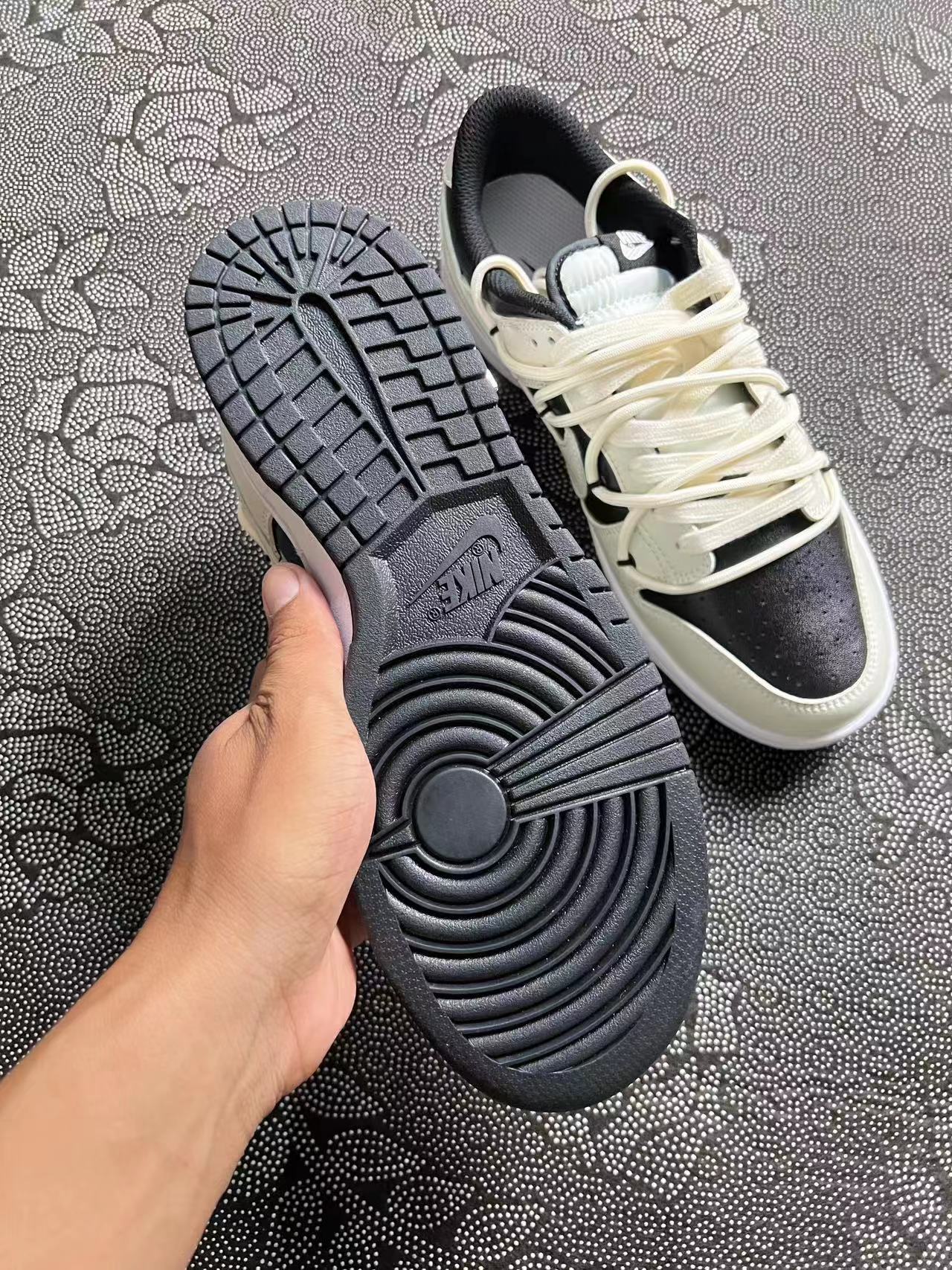 ? 正品定制 Nike Dunk Low 熊猫恶作剧反转爱心做旧板鞋 黑白熊猫?