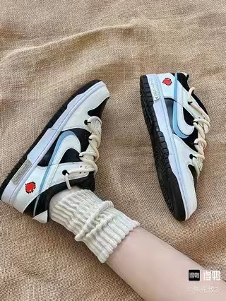 ? 正品定制 Nike Dunk Low 熊猫恶作剧反转爱心做旧板鞋 黑白熊猫?