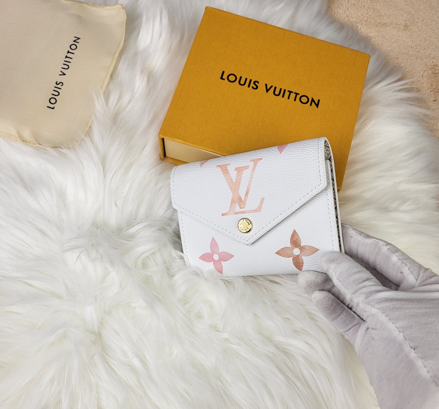 Monogram Victorine Wallet - Size comparison