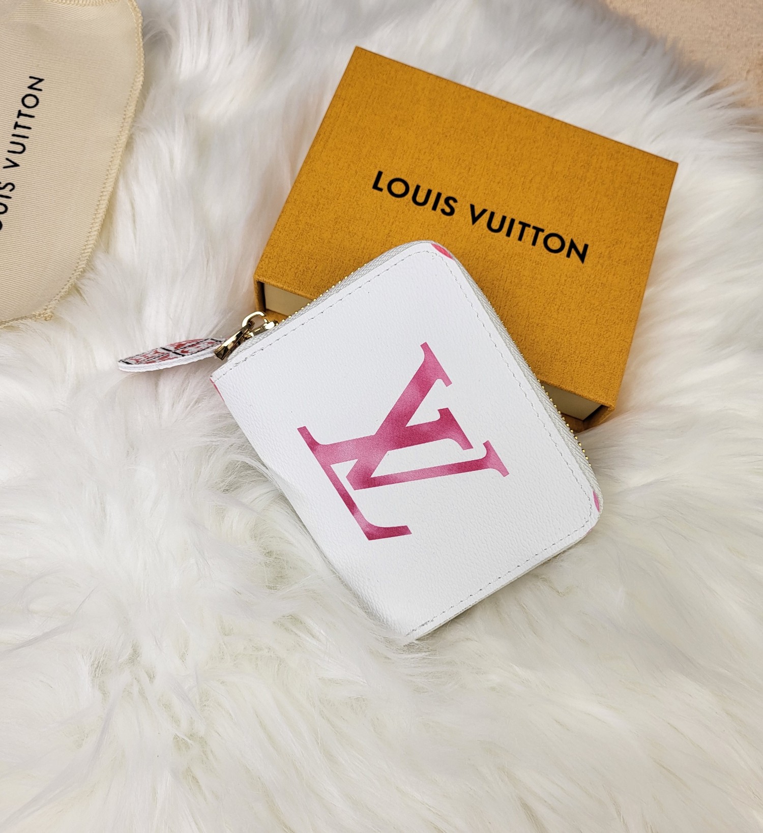 Resort Collection Zip Coin Purse - Product in Hand