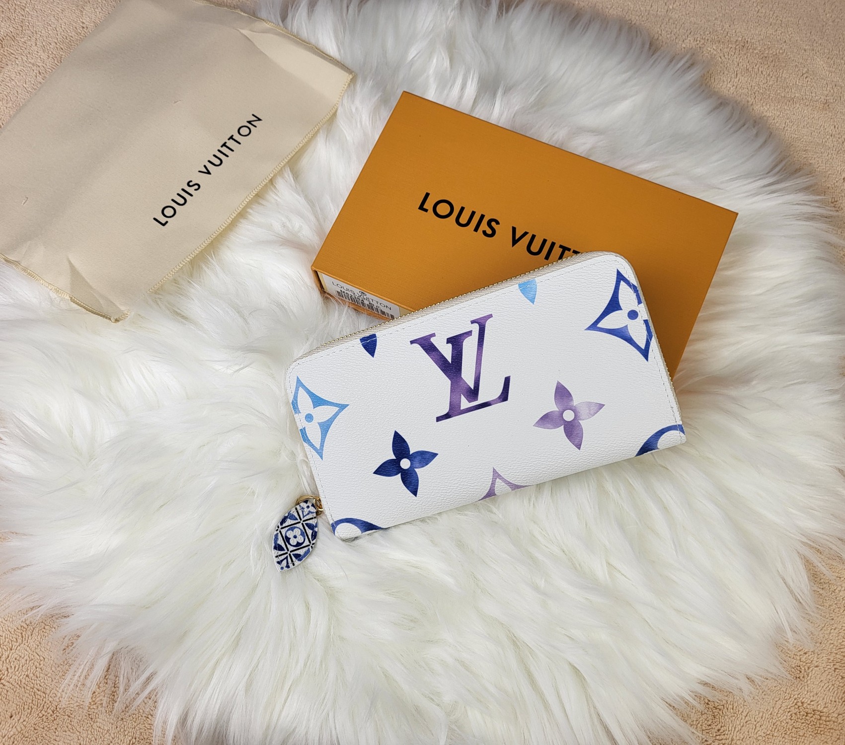 Close-up of the leather grain on the zip wallet