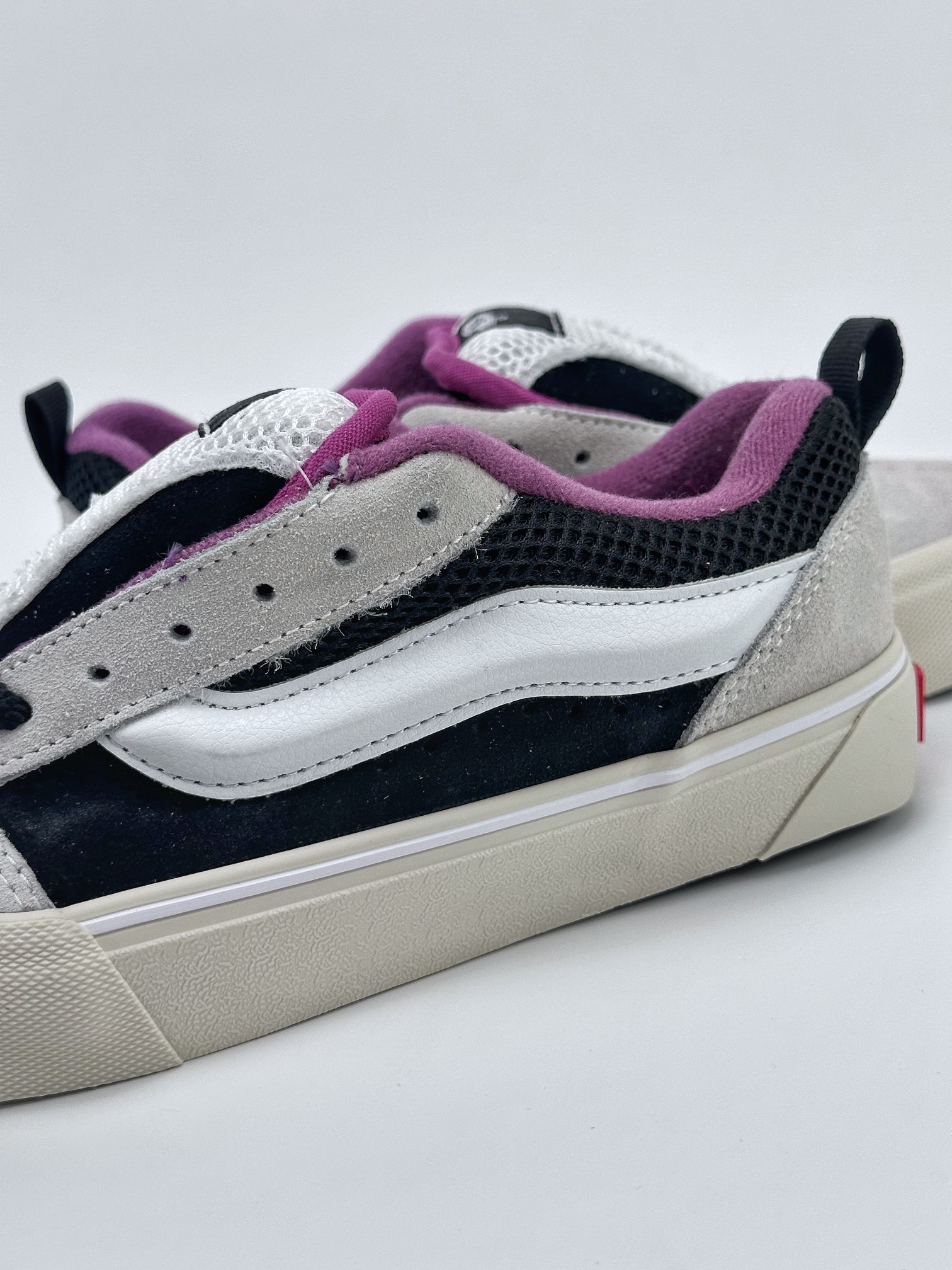 170 Vans Knu-Skool VR3 LX”Black/White”坎普尔·茱利安系列 低帮复古硫化休闲运动板鞋 VN0009QC6BT