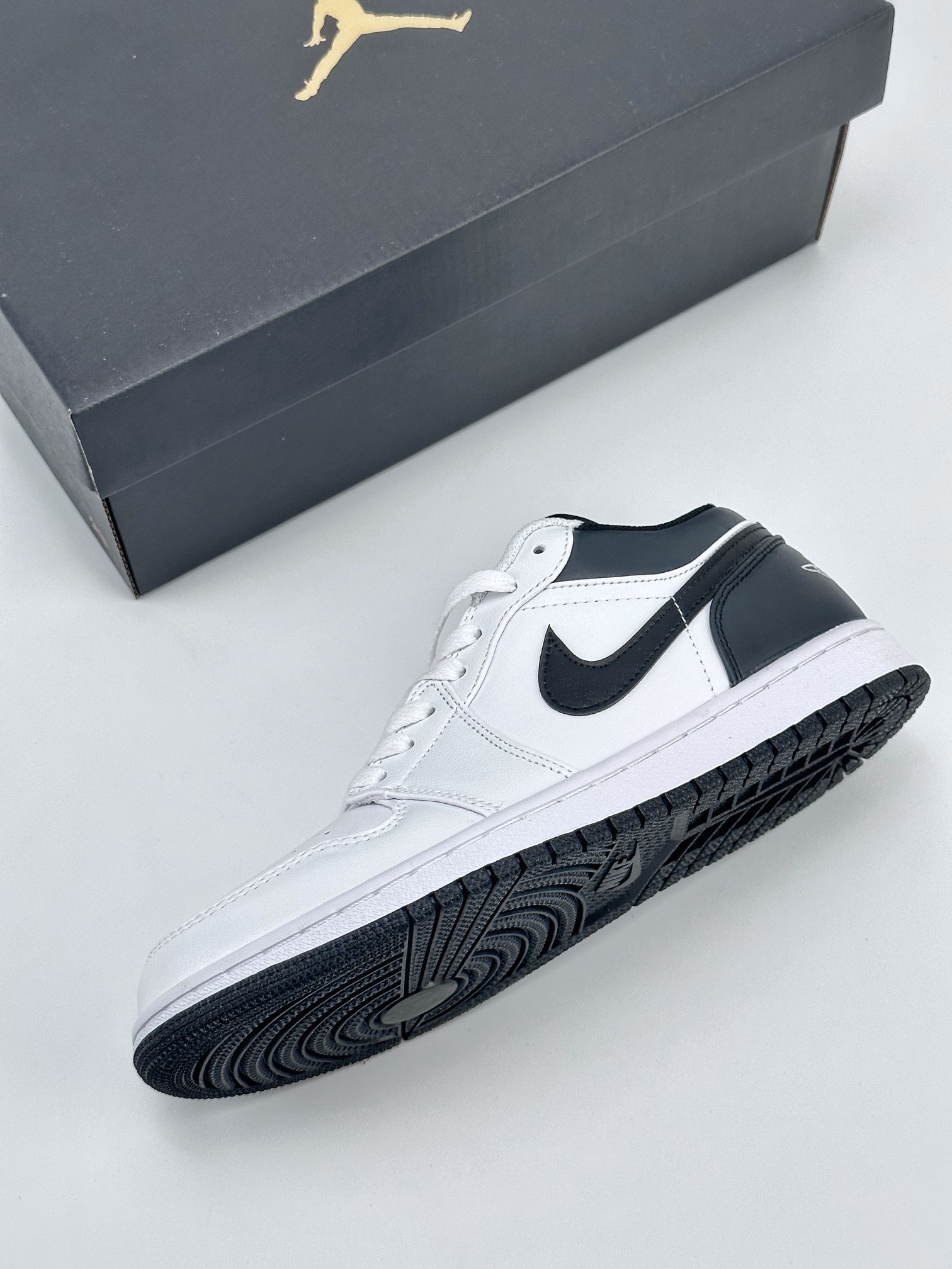 Air Jordan 1 Low 白黑尾 553558-132