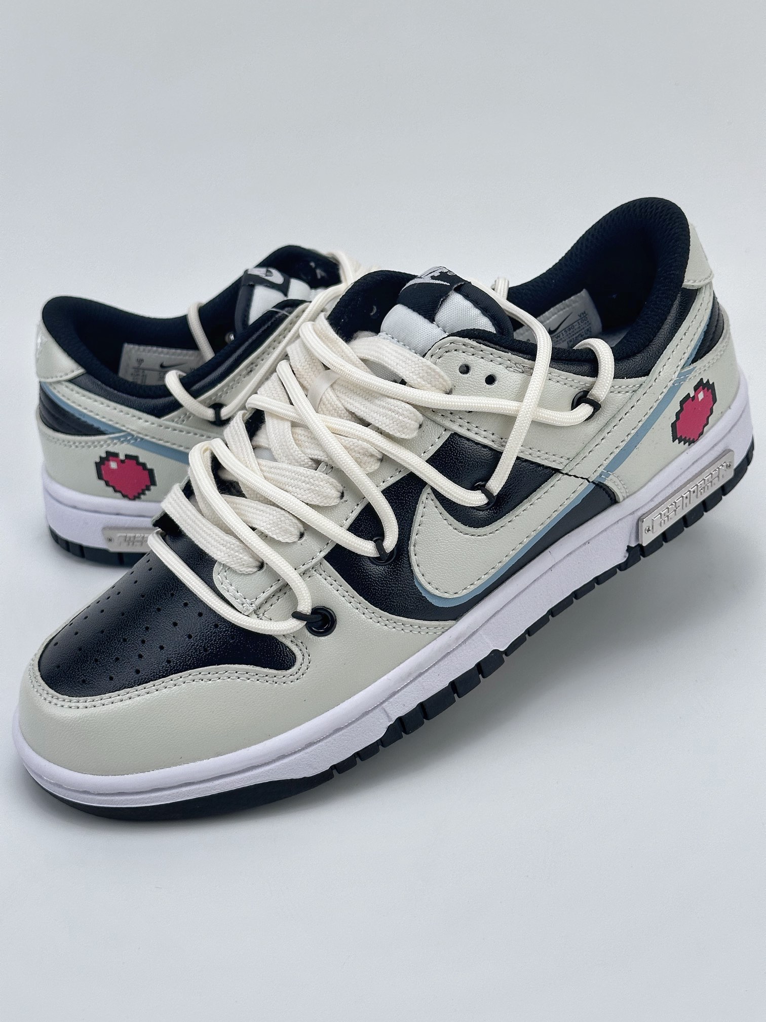 Nike SB Dunk Low 熊猫恶作剧 CW1590-100