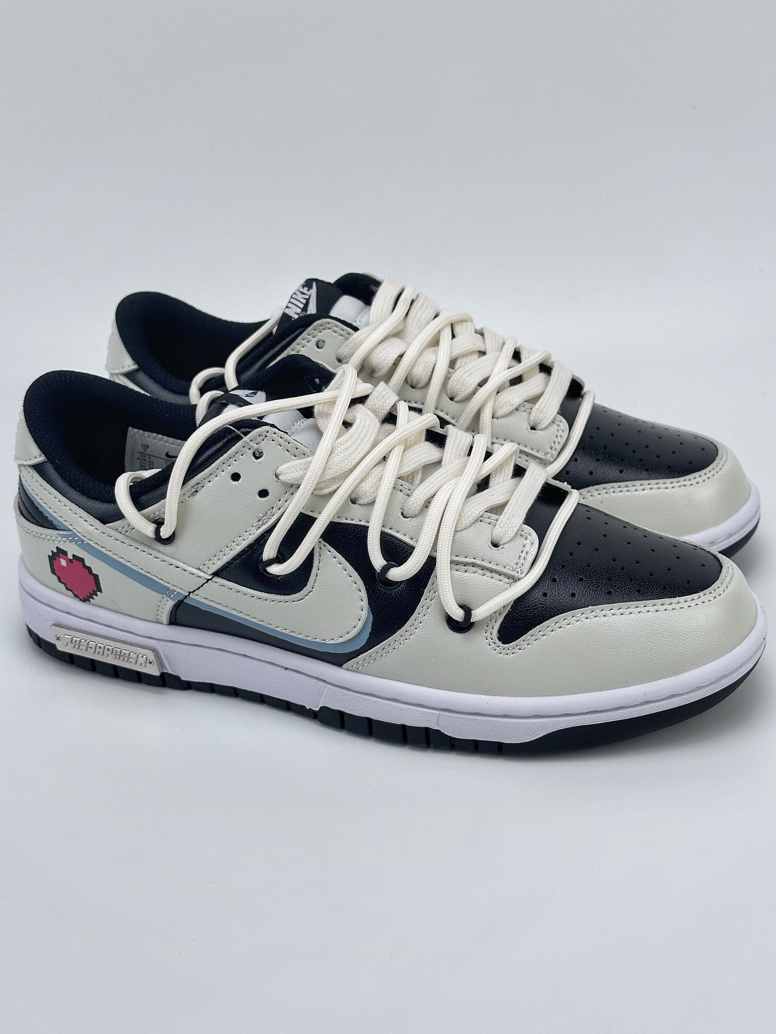 Nike SB Dunk Low 熊猫恶作剧 CW1590-100