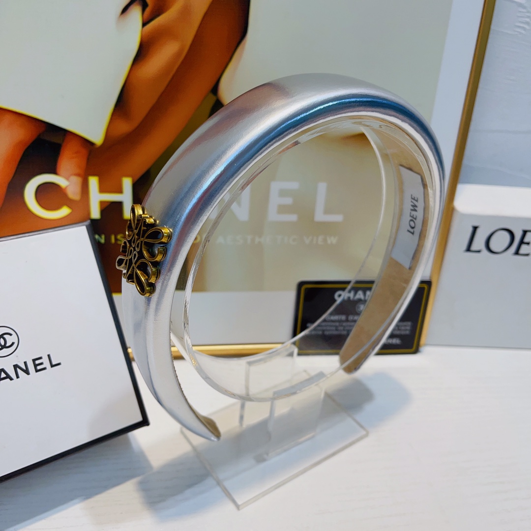 NO:278367,Loewe Loewe headband, new retro logo light luxury style headband, daily exquisite items, versatile and versatile little fairy must-have items, full of celebrity style~treasure style, recommended style for closed eyes (single) hair accessories, hairpins, loewe, loewe, loewe, hairpins19860909Loewe罗意威 Loewe发箍 早秋新款复古logo轻奢风发箍 日常精致小单品 气质百搭小仙女必入单品 名媛风十足～宝藏款 闭眼入推荐款（单个）发饰,发夹,loewe,loewe,hairpins,accessory