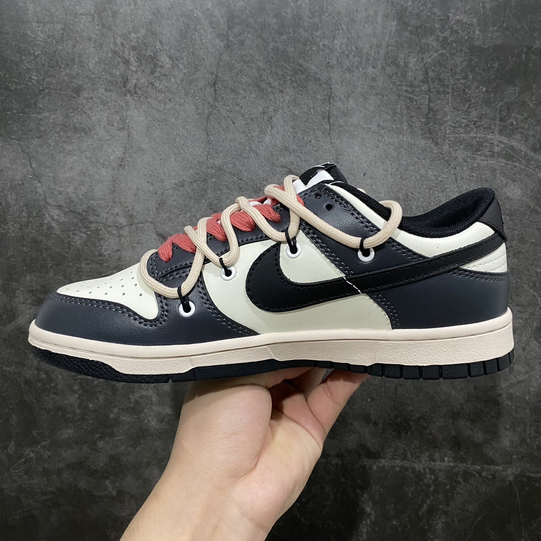 图片[2]-【K13原盒版】Nike Dunk Low 熊猫恶作剧-迷幻爱心熊猫做旧黑白粉n特殊定制大盒n全网唯一正确版本n原鞋开发 品质、细节 完美复刻n此款灵感来源于爱心反转，黑白配色为主。鞋身绘制双钩，做了双鞋带凸品鞋子的精致。鞋子整体黑白与鞋尾爱心的红色相互碰撞，整体更加和谐舒服。附赠特殊鞋盒、鞋带。 货号：CW1590-100nsize：35.5-46-莆田鞋批发中心