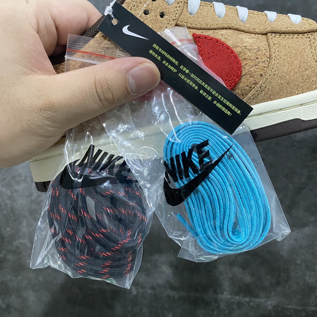 图片[7]-【M版纯原】CLOT x NIKE Dunk Low  SP CN Gcel“Cork”20周年 联名款 低帮 复古休闲 软木塞换勾板鞋 原鞋开发打造 细节无可挑剔n鞋型完美 清洁度无敌 所有细节均支持对比原版无差距n原厂软木屑面料 原鞋原楦头纸板开发原厂织唛标 全方位细节到位 货号: FN0317-121   尺码：40-47.5-莆田鞋批发中心