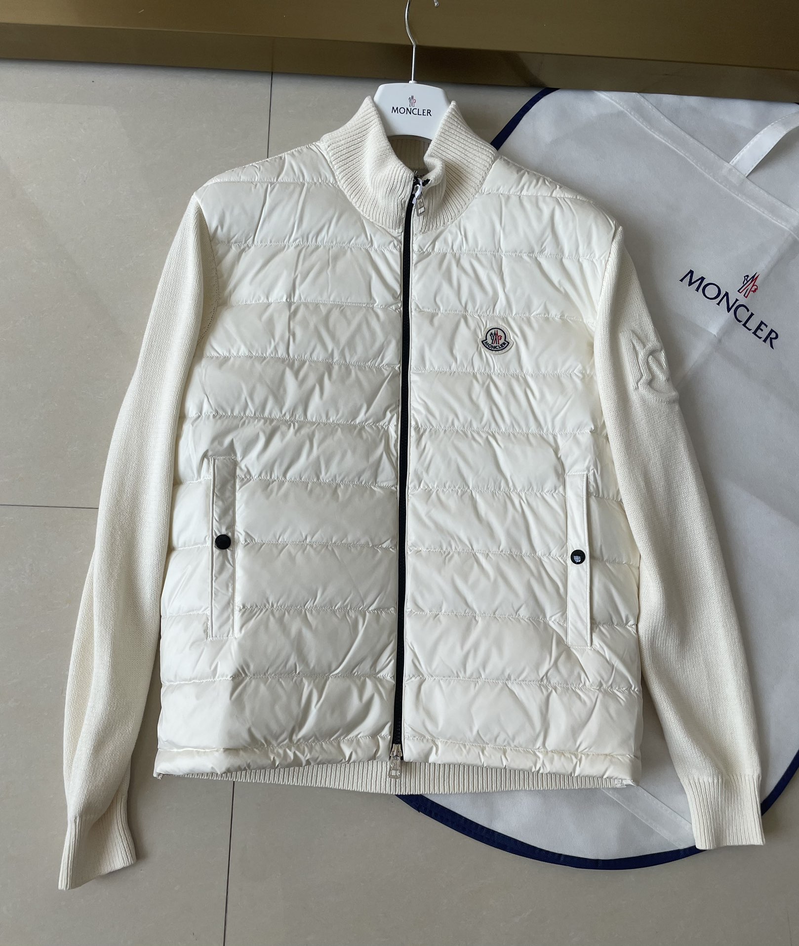 Top Moncler men's lightweight down jacket with wool blend, logo design. Colors: Black, White. Sizes: M-2XL.-Big cat