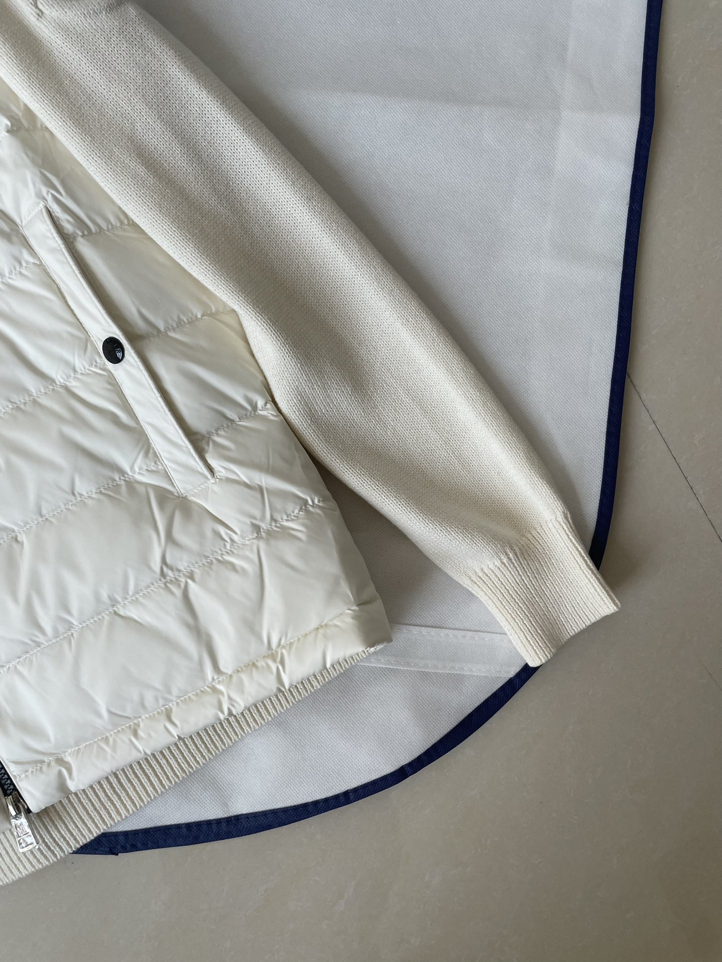 Top Moncler men's lightweight down jacket with wool blend, logo design. Colors: Black, White. Sizes: M-2XL.-Big cat