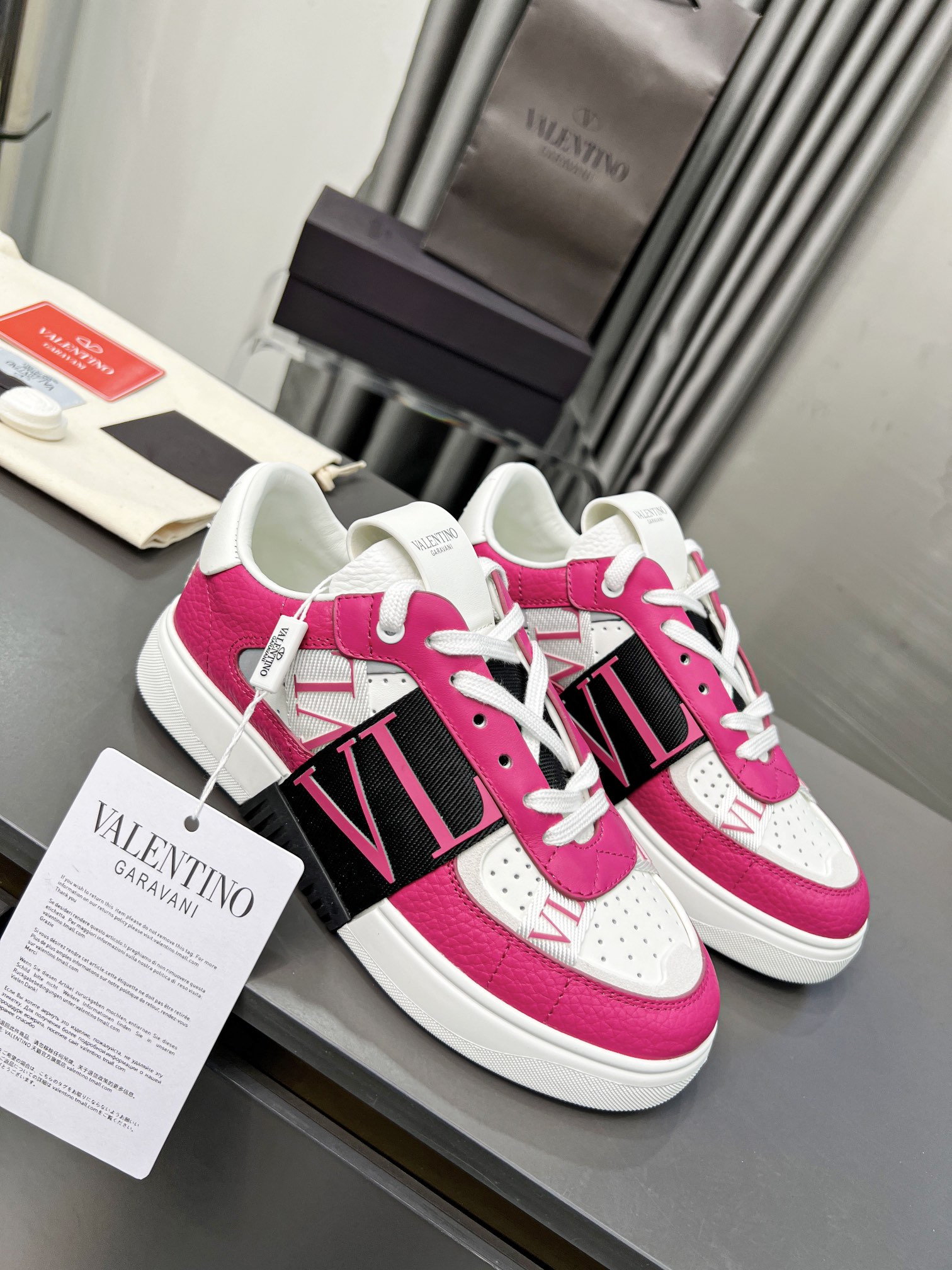p740 VALENTINO張藝興同款