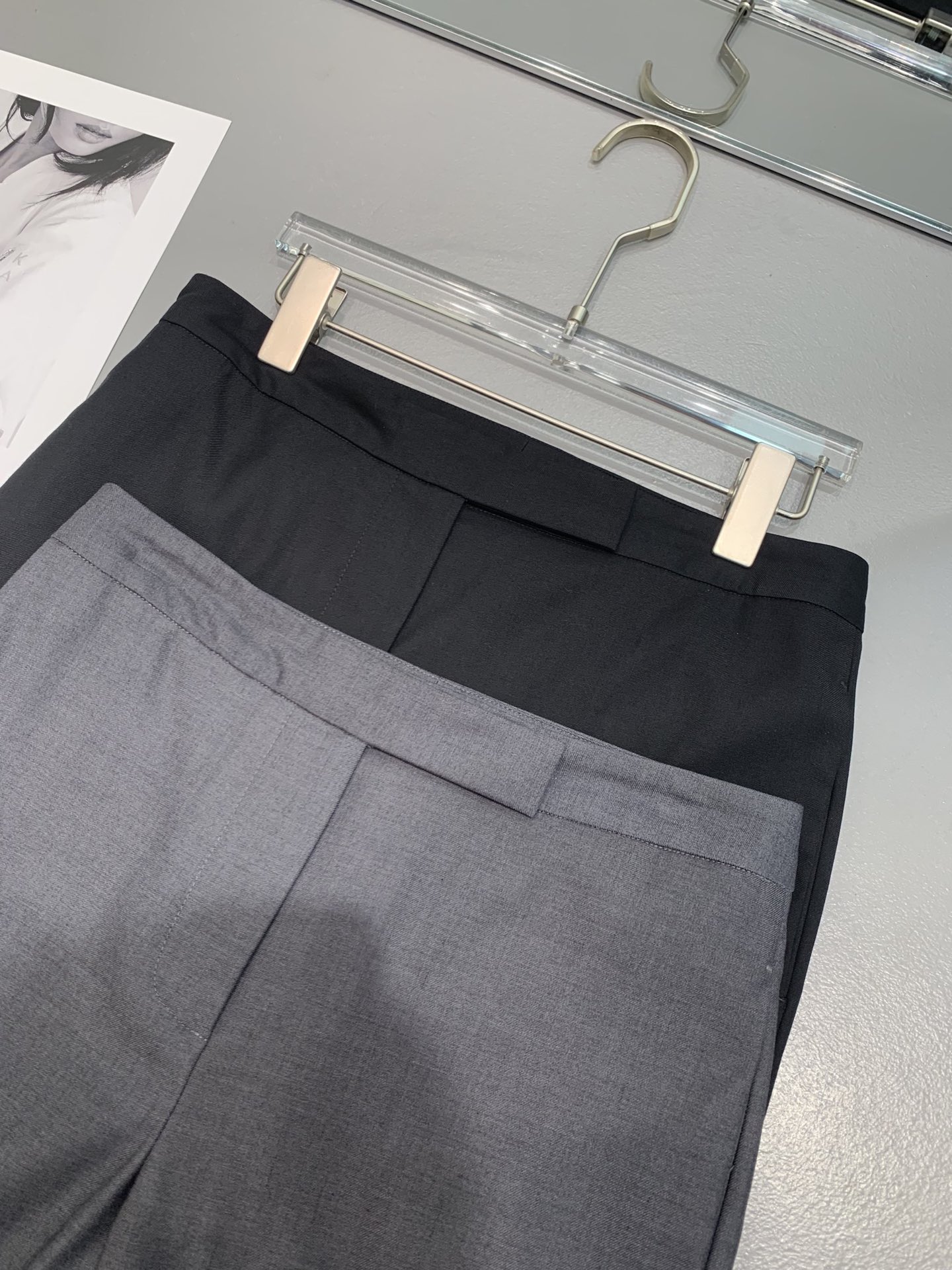High-Quality Women’s Clothing: Thom Browne TB Three-Bar Shorts Review - 图片 8