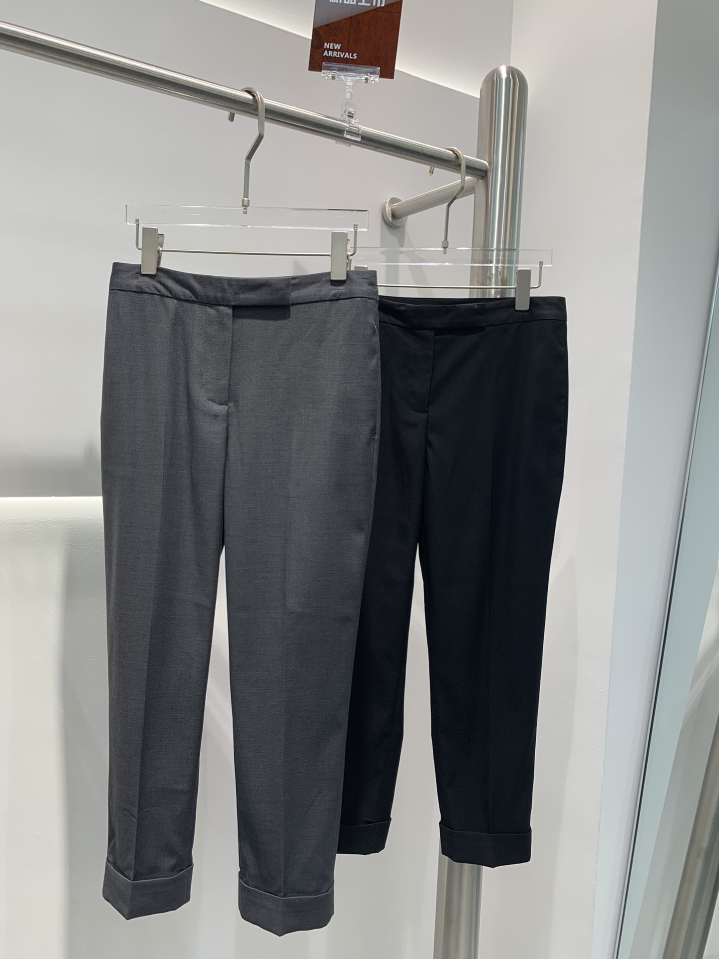 High-Quality Women’s Clothing: Thom Browne TB Three-Bar Shorts Review - 图片 3