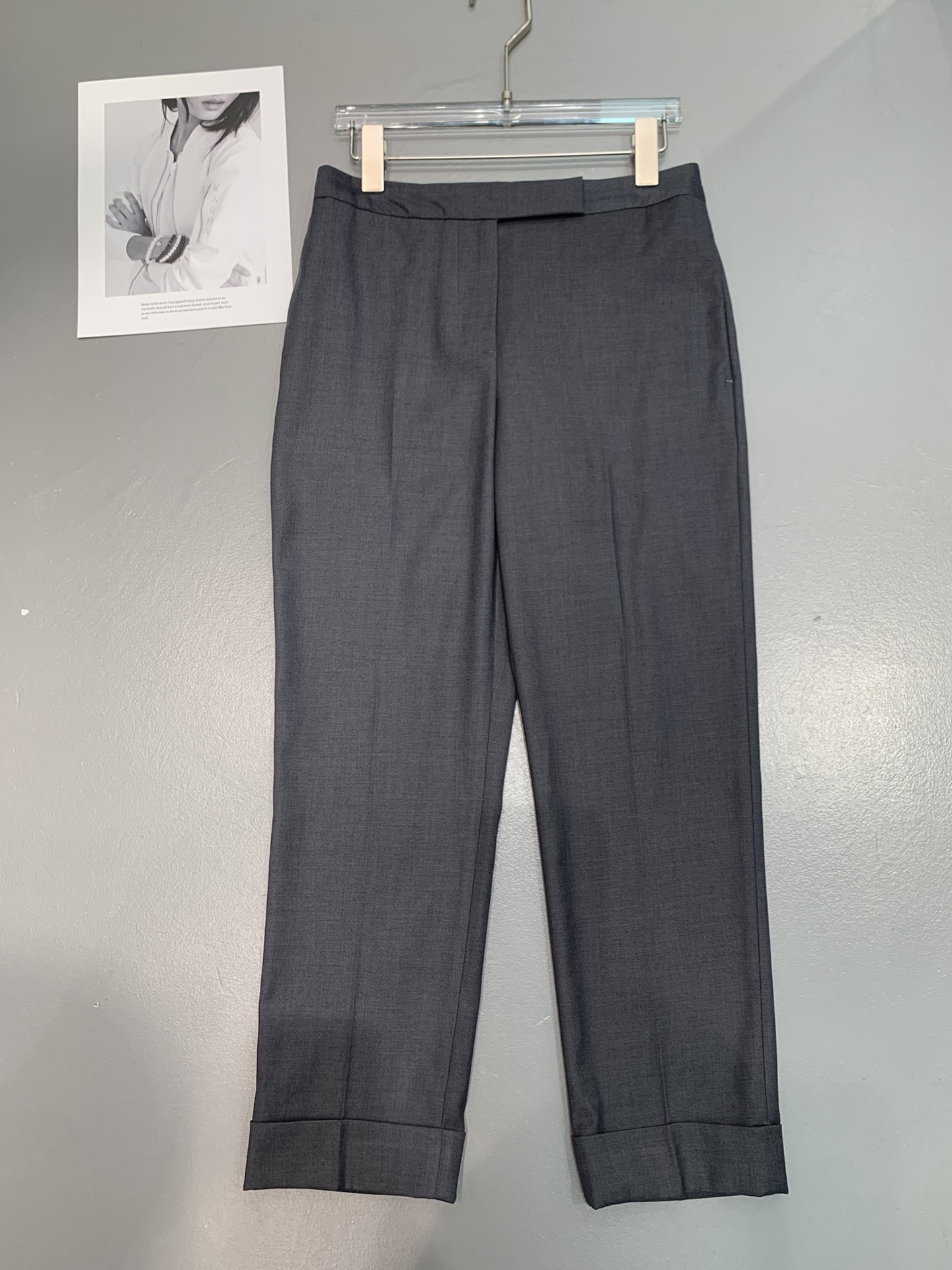 High-Quality Women’s Clothing: Thom Browne TB Three-Bar Shorts Review - 图片 6