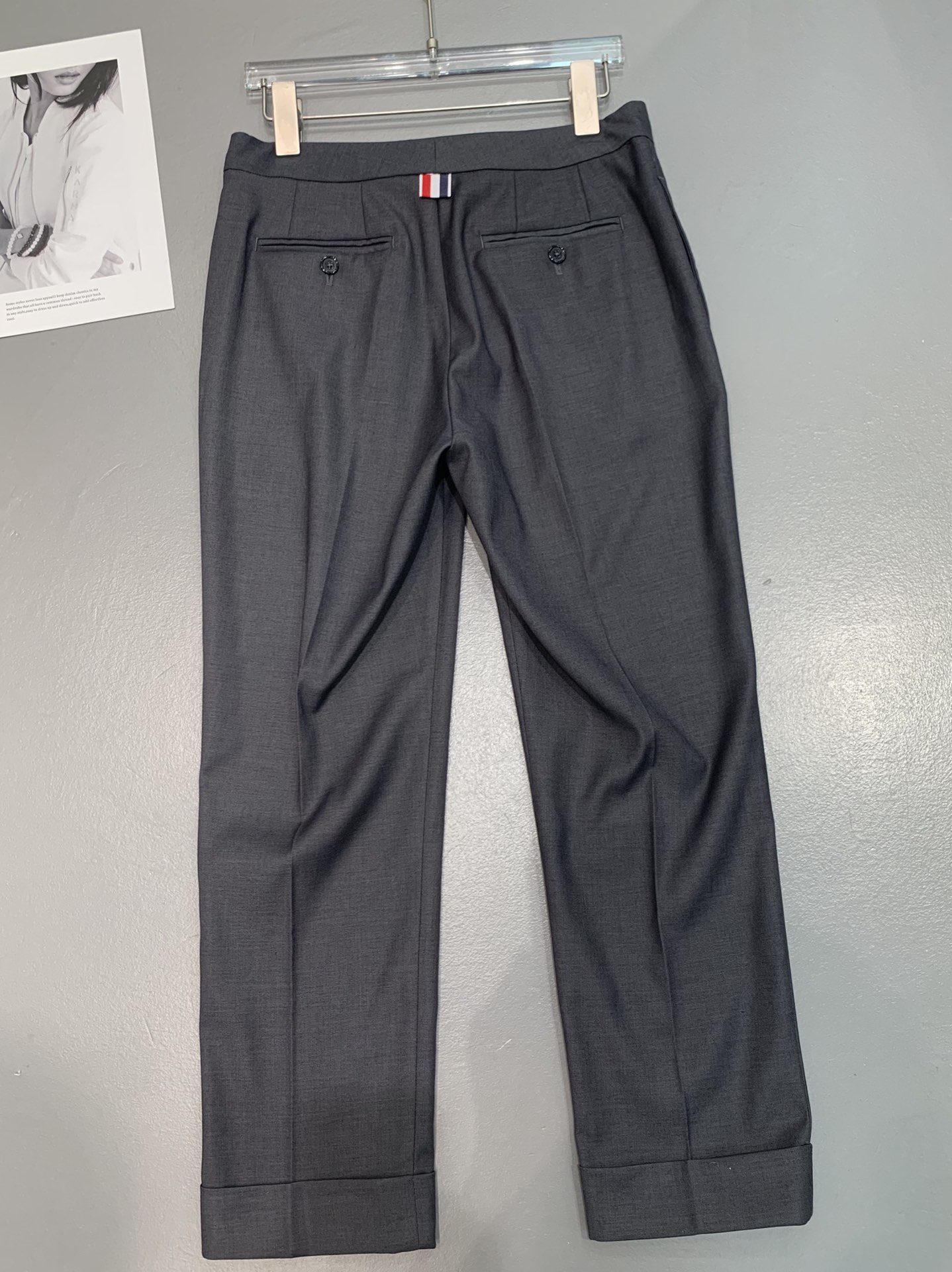 High-Quality Women’s Clothing: Thom Browne TB Three-Bar Shorts Review - 图片 7