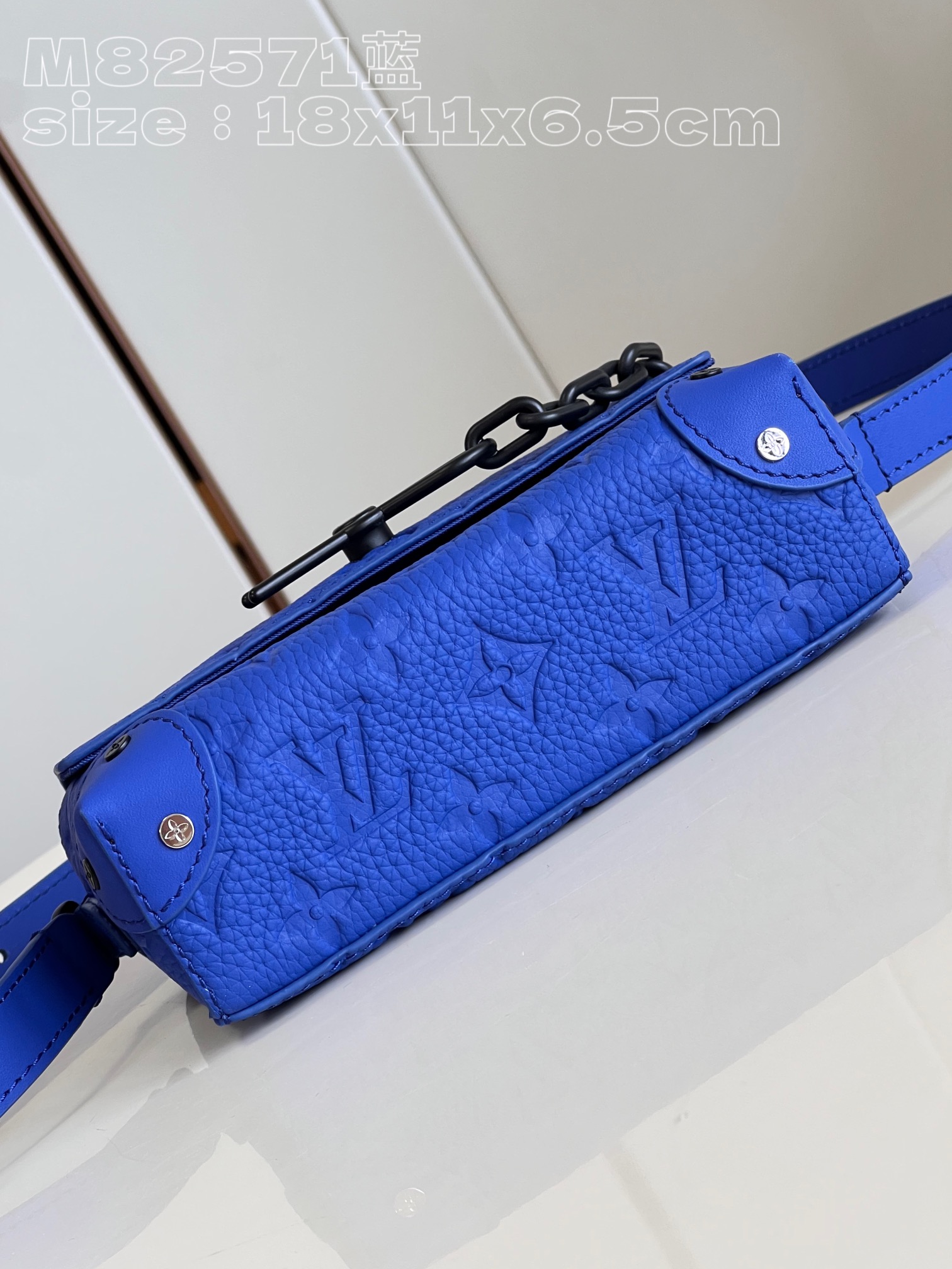 顶级原单M82571蓝/升级版本款Steamer迷你手袋的链条及饰针开合延续设计师VirgilAbloh
