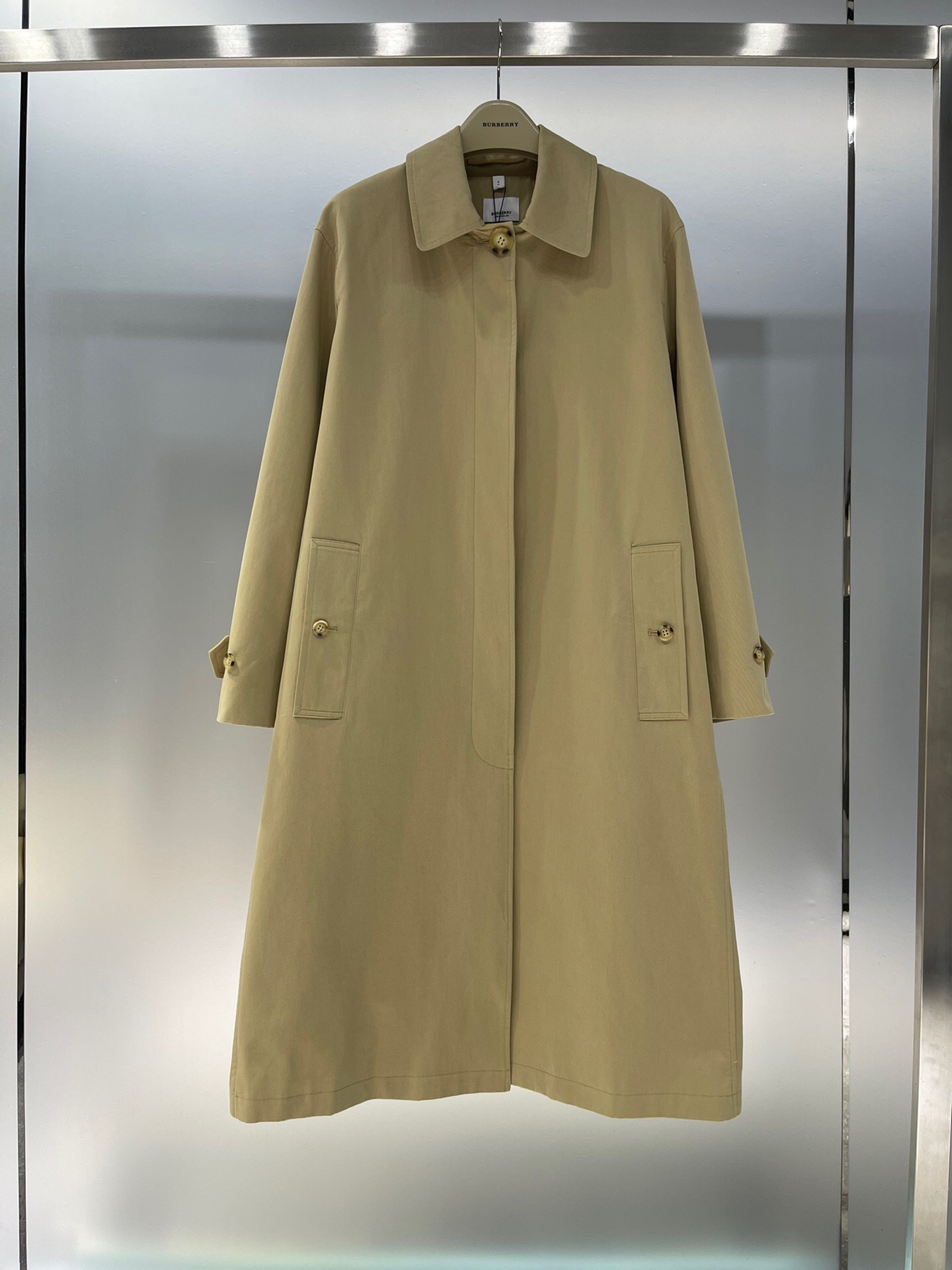 NO:743683,Exclusive first release of original quality BUR*RRY new autumn and winter lining plaid cotton long windbreaker with pleated back design SMLXL, Burberry-clothing, burberry,19860909独家首发原单品质 BUR*RRY 秋冬新款 里布格纹裁片棉质后背捏褶设计长款风衣 SMLXL,博柏利-服装,burberry,,Women's clothing