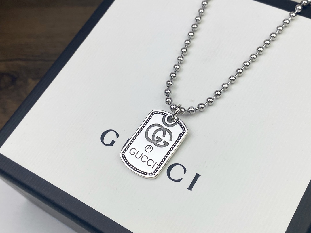 P80
Gucci古驰 珠子方牌项链🎉个性双G标志 刻于方牌吊坠中 🔥  #链长65cm#潮人必入p