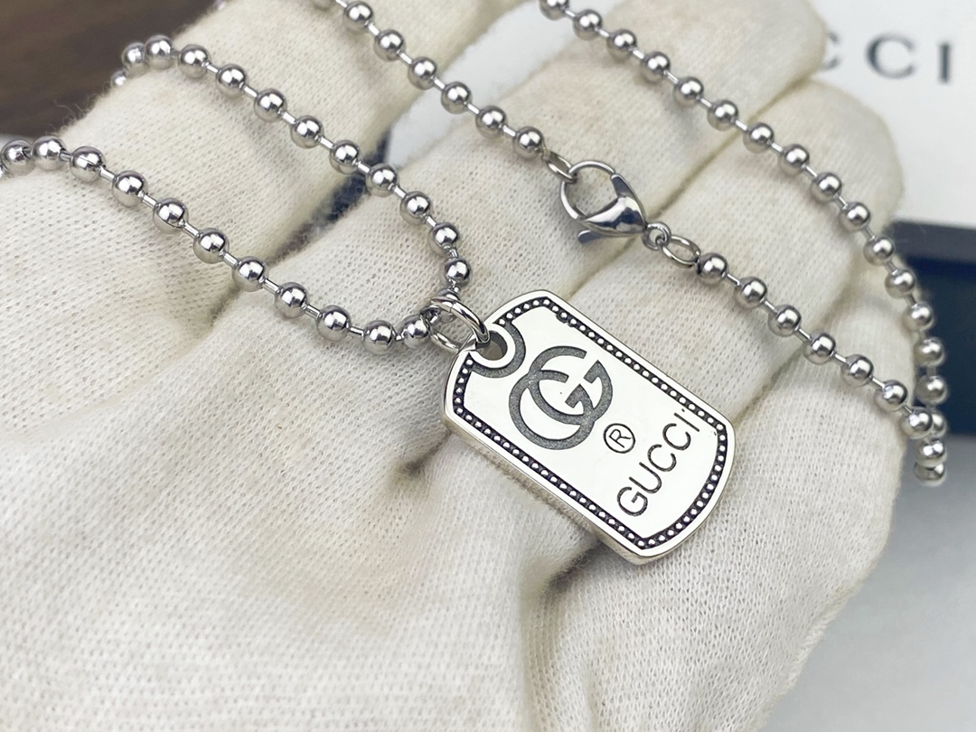 P80
Gucci古驰 珠子方牌项链🎉个性双G标志 刻于方牌吊坠中 🔥  #链长65cm#潮人必入p