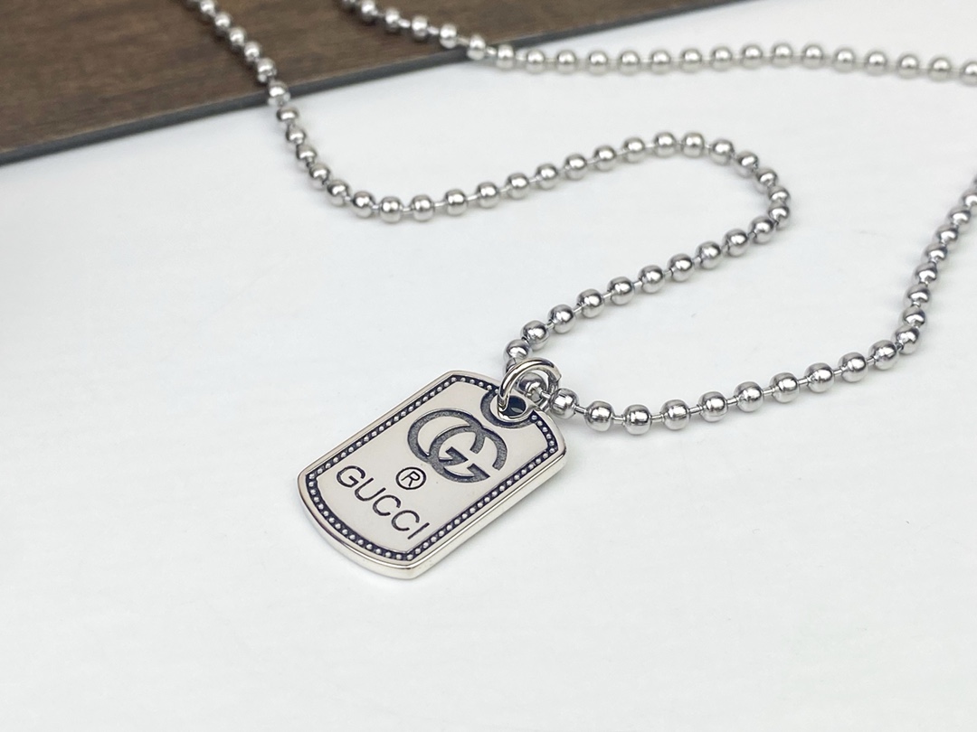 P80
Gucci古驰 珠子方牌项链🎉个性双G标志 刻于方牌吊坠中 🔥  #链长65cm#潮人必入p