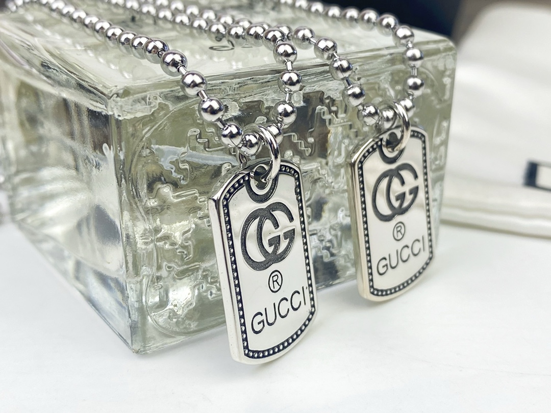 P80
Gucci古驰 珠子方牌项链🎉个性双G标志 刻于方牌吊坠中 🔥  #链长65cm#潮人必入p