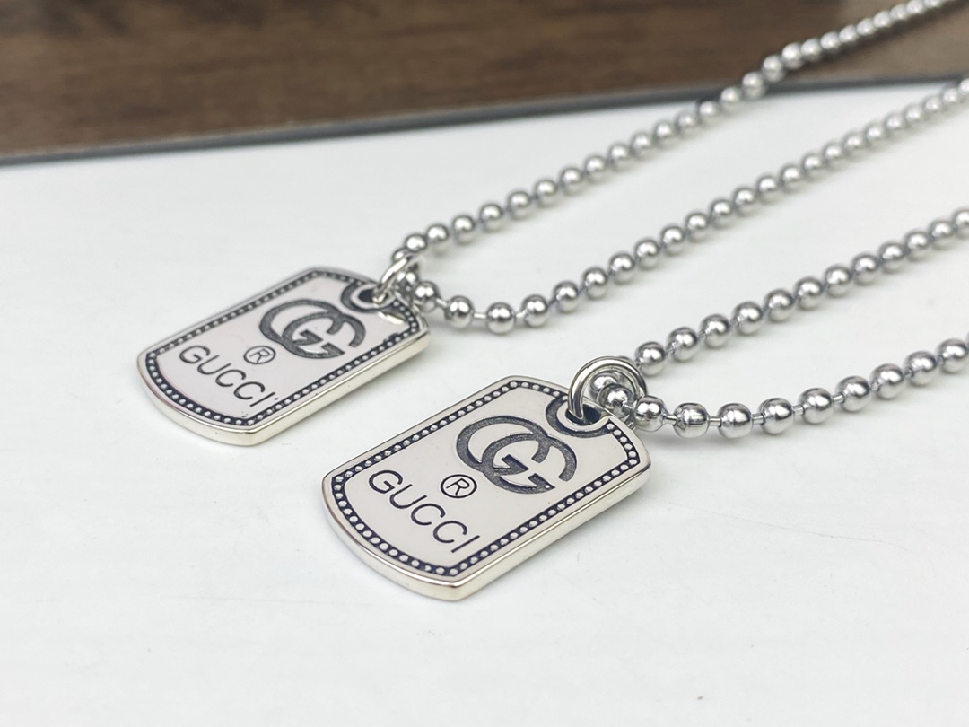 P80
Gucci古驰 珠子方牌项链🎉个性双G标志 刻于方牌吊坠中 🔥  #链长65cm#潮人必入p