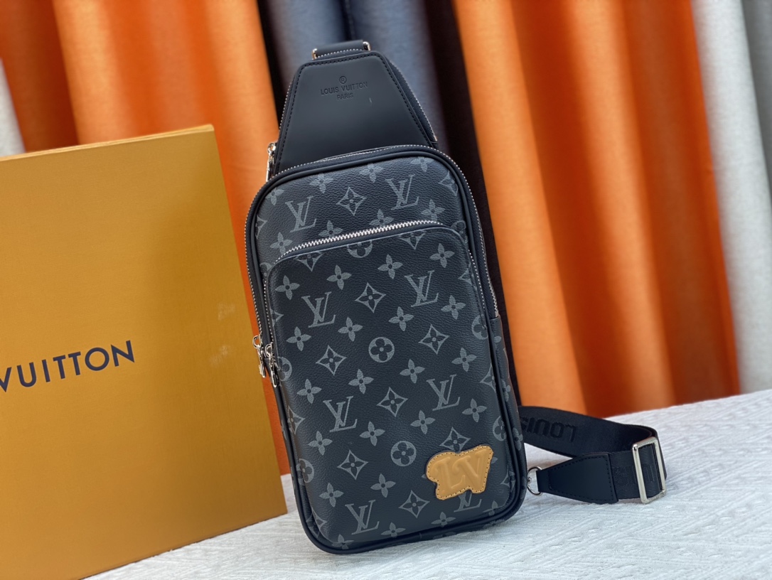 What’s best
 Louis Vuitton LV Avenue Crossbody & Shoulder Bags Damier Infini Cowhide Fabric N45303