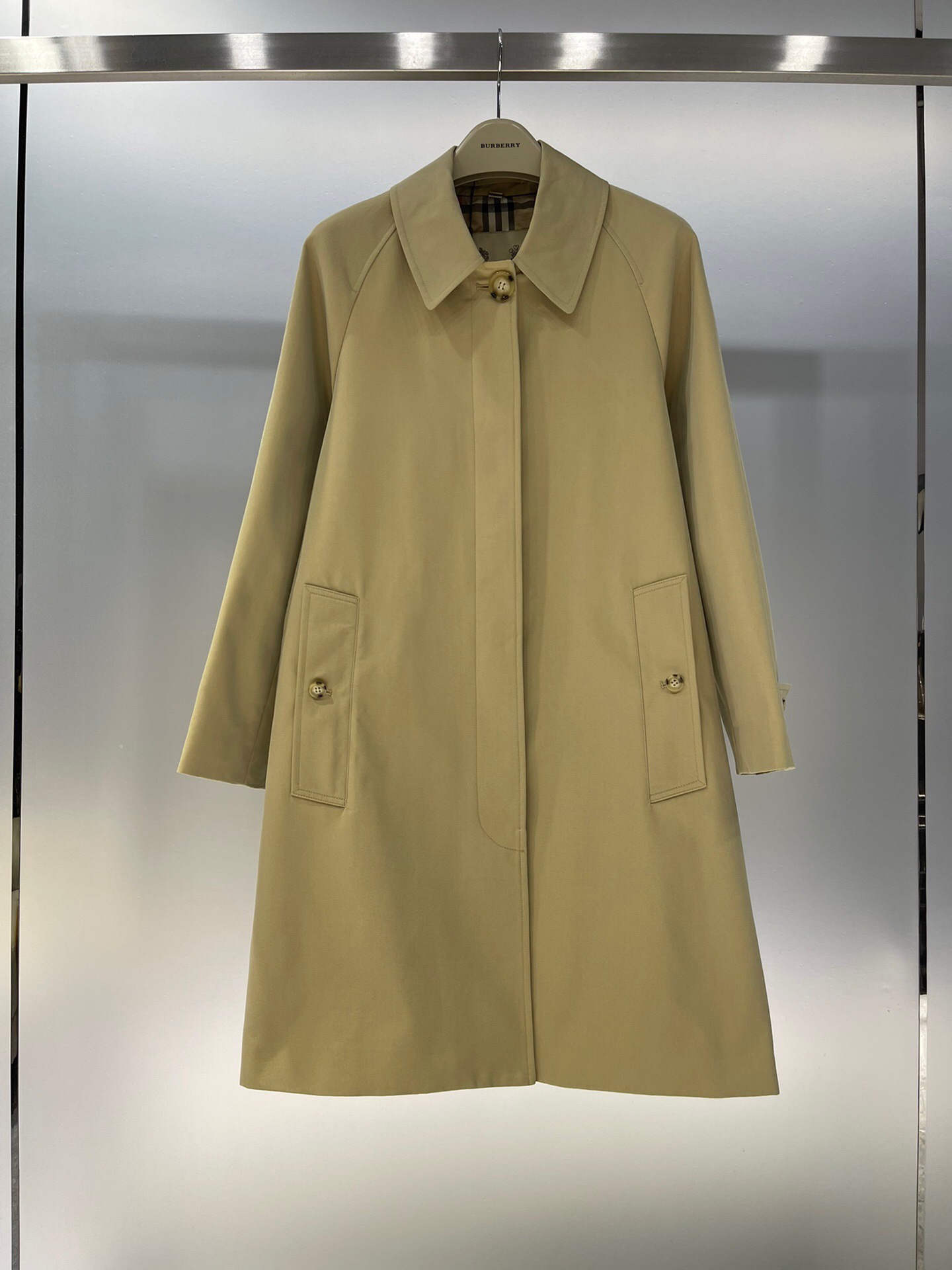 NO:743678,Exclusive first release of original quality BUR*RRY new autumn and winter lining plaid cotton Camden version mid-length windbreaker SMLXL, Burberry-clothing, burberry,19860909独家首发原单品质 BUR*RRY 秋冬新款 里布格纹裁片棉质卡姆登版中长款风衣 SMLXL,博柏利-服装,burberry,,Women's clothing