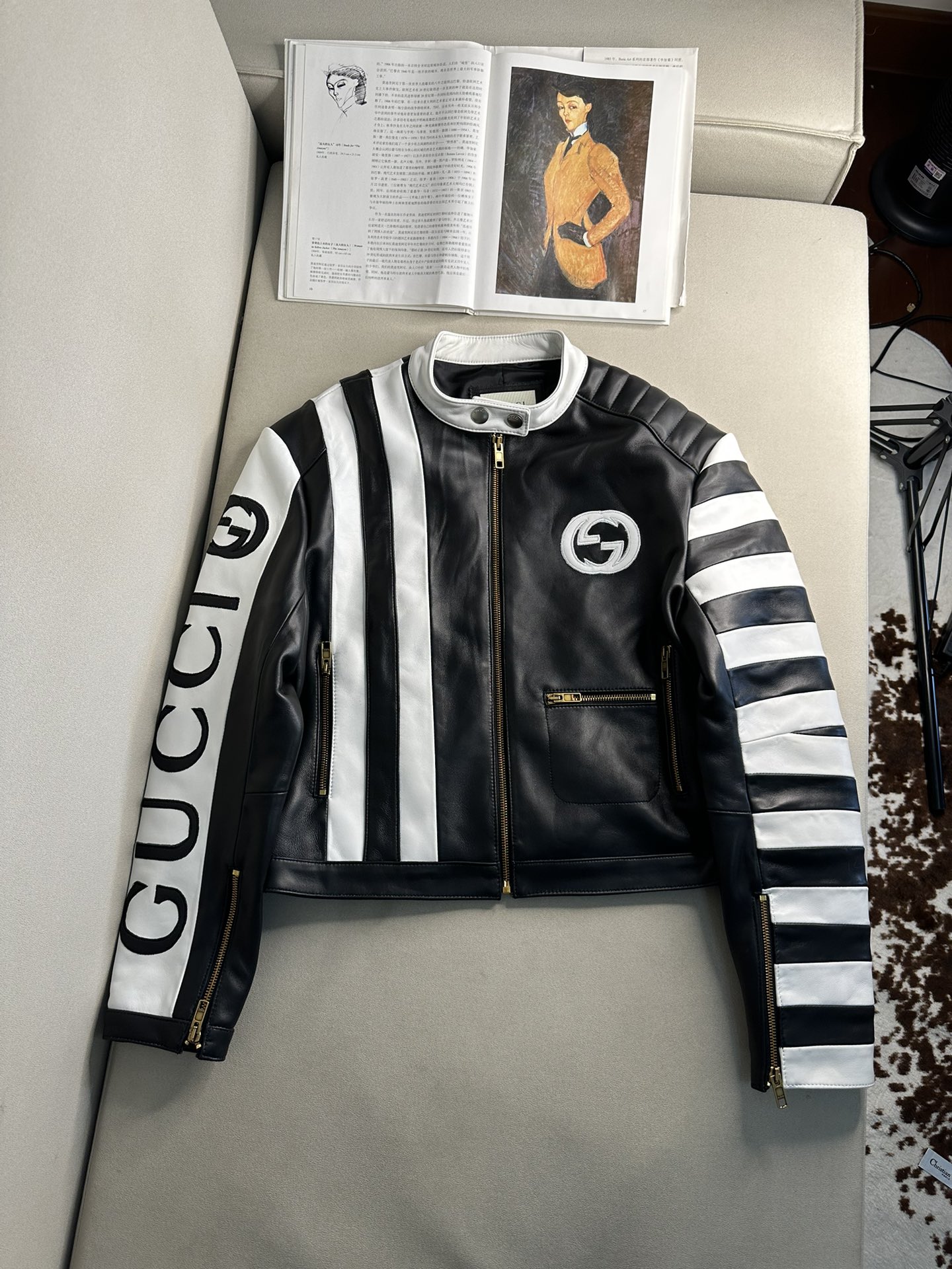 NO:891784,Gucc*i's imported lambskin hardware accessories are all custom molded. Very heavy-duty and awesome. Same style for men and women. Women's models S-XL, Gucci-clothing, gucci, gucci, sheepskin,19860909Gucc*i 进口羔羊皮五金配件全部开模定制 非常重版型超赞 男女同款 女款S-XL,古驰-服装,gucci,gucci,sheepskin,,Women's clothing