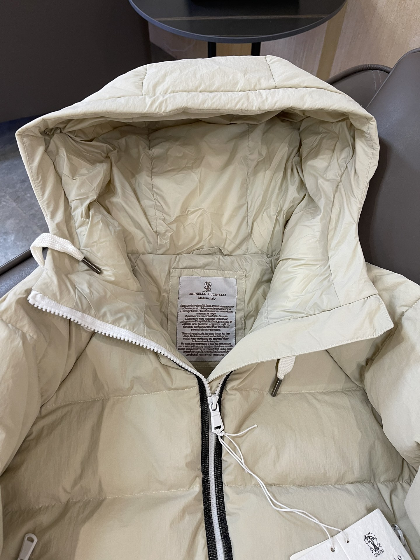 T9918#羽绒服特价‼️SM
BC 链条⛓️拼接 装饰 带帽 90%白鹅绒 羽绒服 淡绿色 卡其色 S
