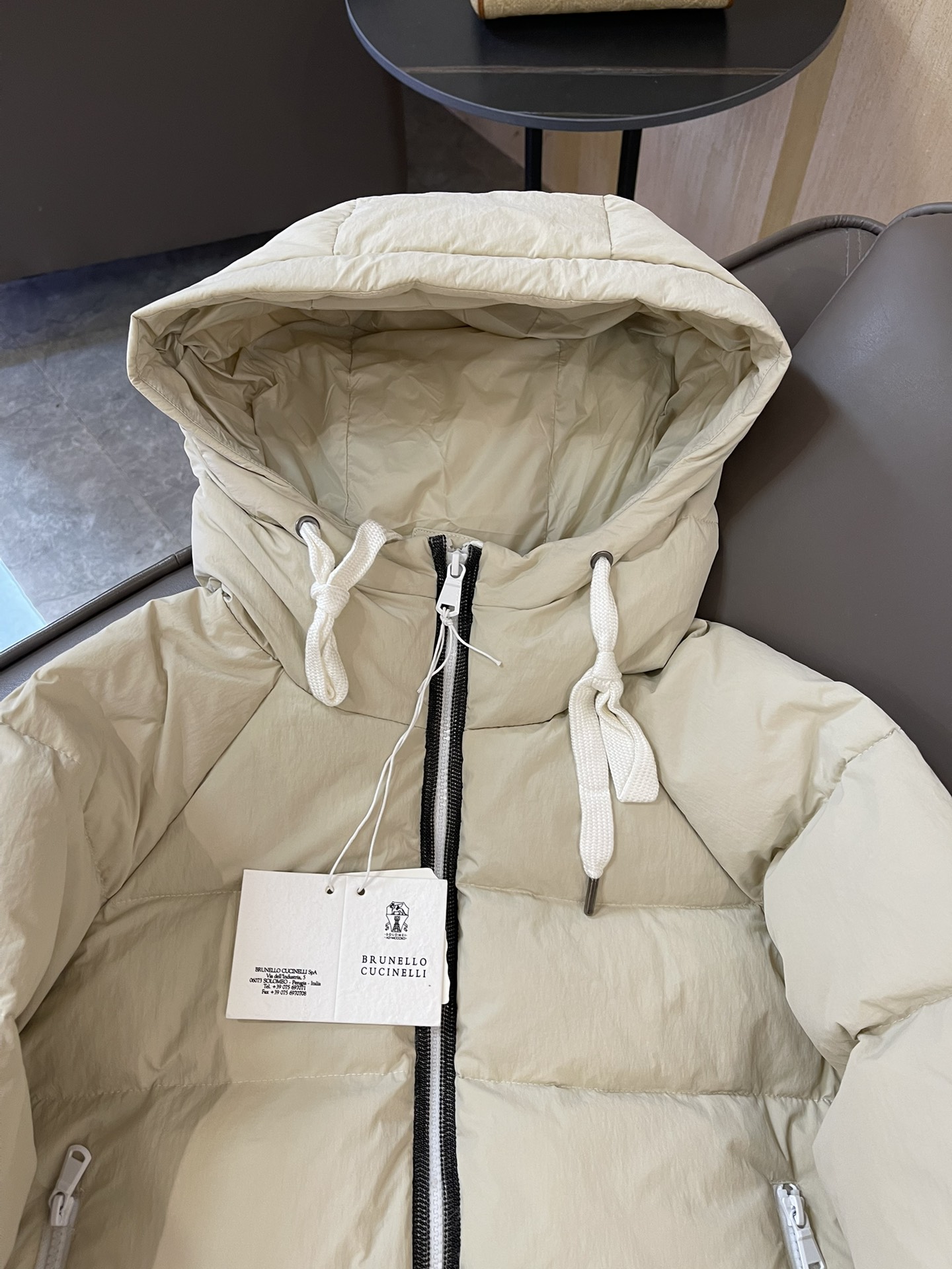 T9918#羽绒服特价‼️SM
BC 链条⛓️拼接 装饰 带帽 90%白鹅绒 羽绒服 淡绿色 卡其色 S