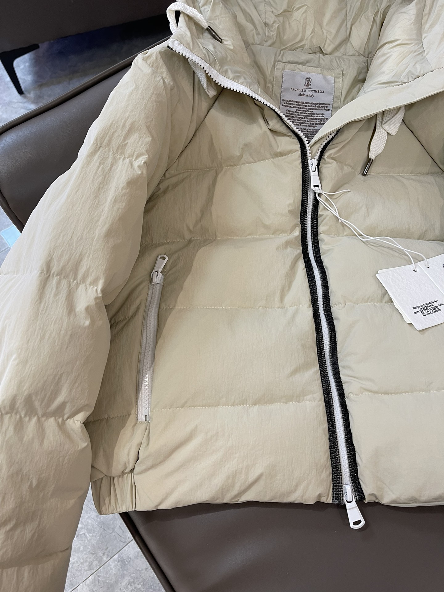 T9918#羽绒服特价‼️SM
BC 链条⛓️拼接 装饰 带帽 90%白鹅绒 羽绒服 淡绿色 卡其色 S
