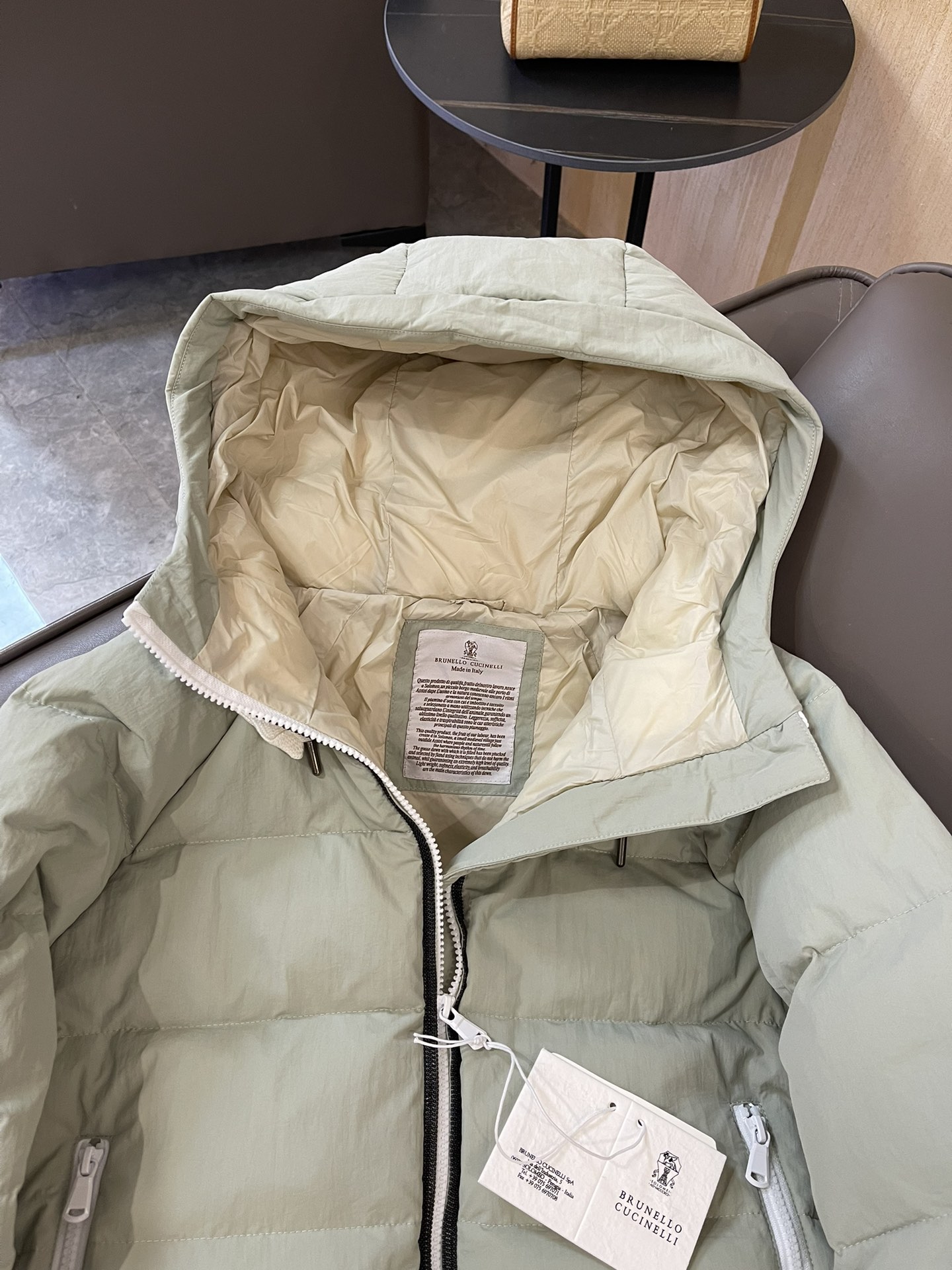 T9918#特价‼️SM
BC 链条⛓️拼接 装饰 带帽 90%白鹅绒 羽绒服 淡绿色 卡其色 SM