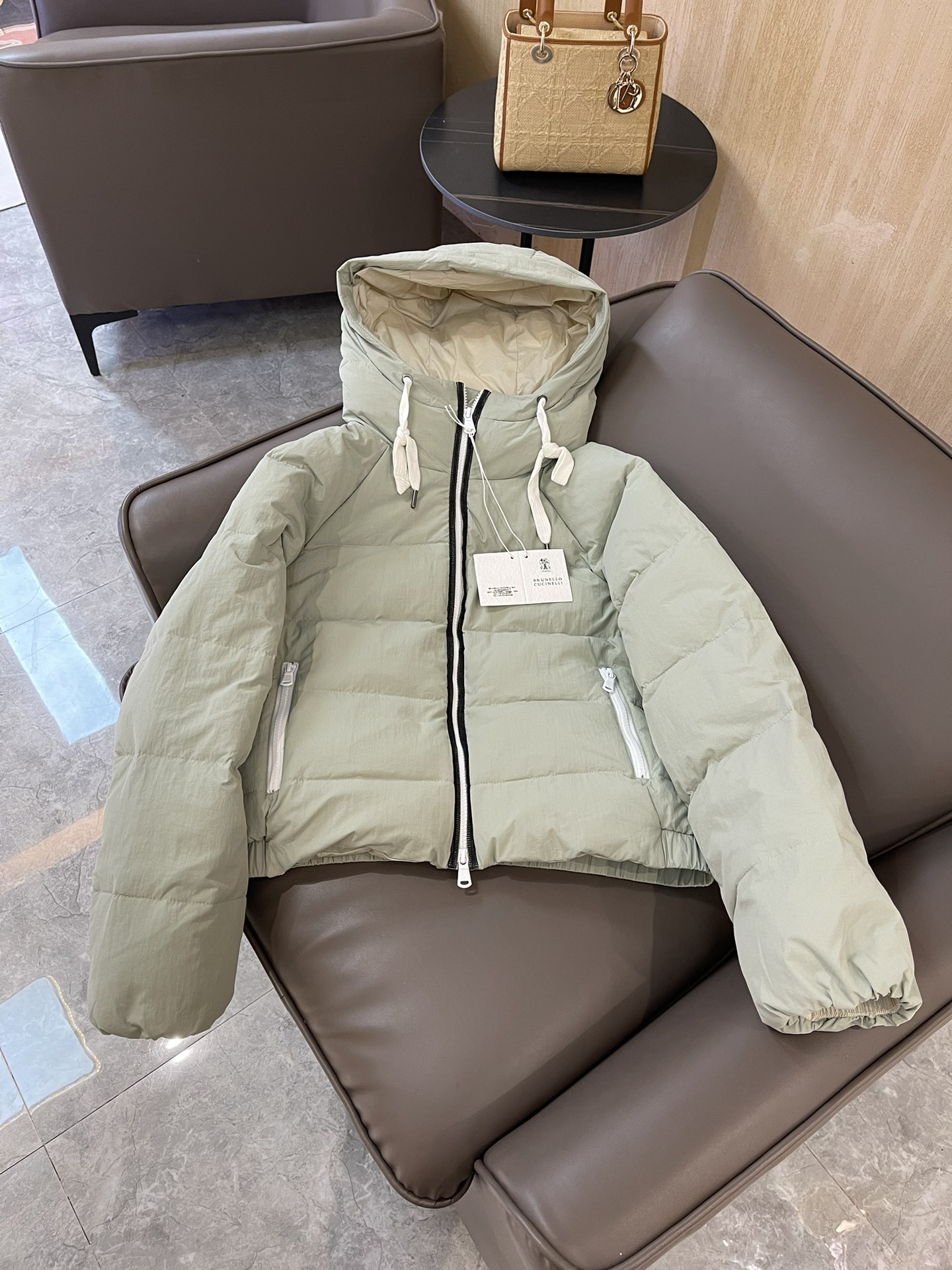 T9918#特价‼️SM
BC 链条⛓️拼接 装饰 带帽 90%白鹅绒 羽绒服 淡绿色 卡其色 SM