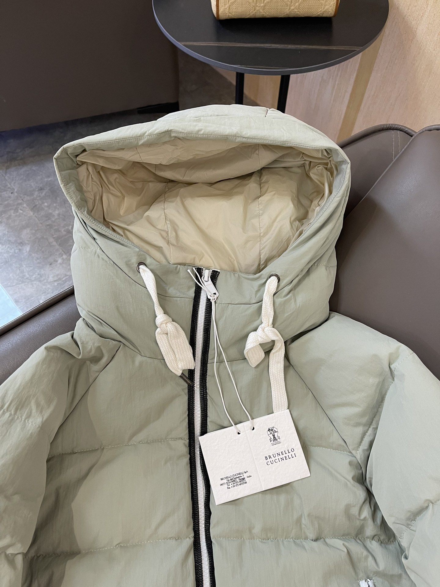 T9918#特价‼️SM
BC 链条⛓️拼接 装饰 带帽 90%白鹅绒 羽绒服 淡绿色 卡其色 SM