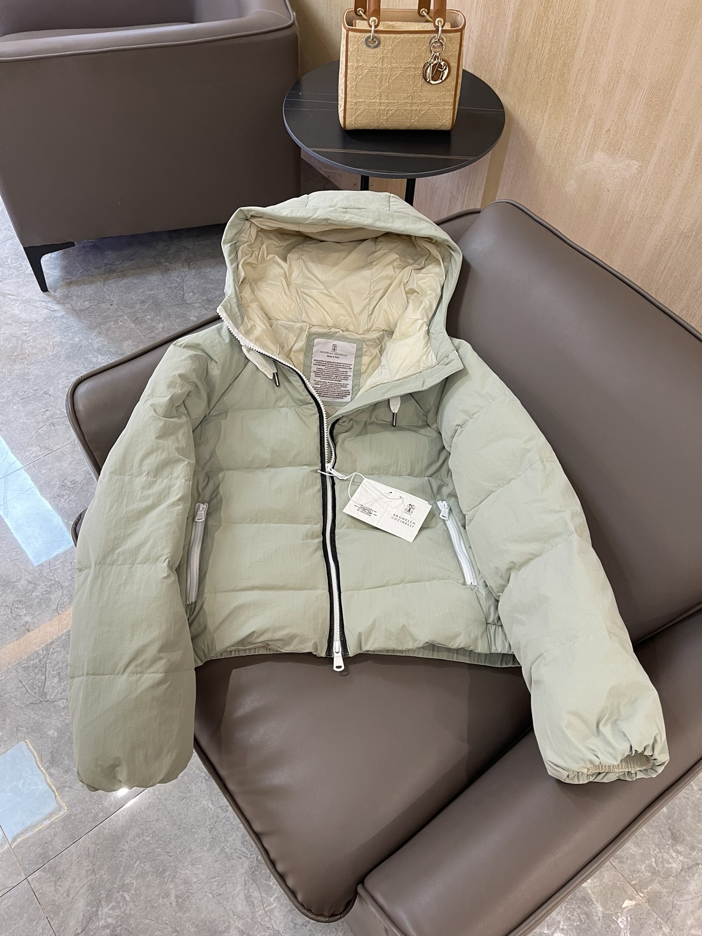 T9918#特价‼️SM
BC 链条⛓️拼接 装饰 带帽 90%白鹅绒 羽绒服 淡绿色 卡其色 SM