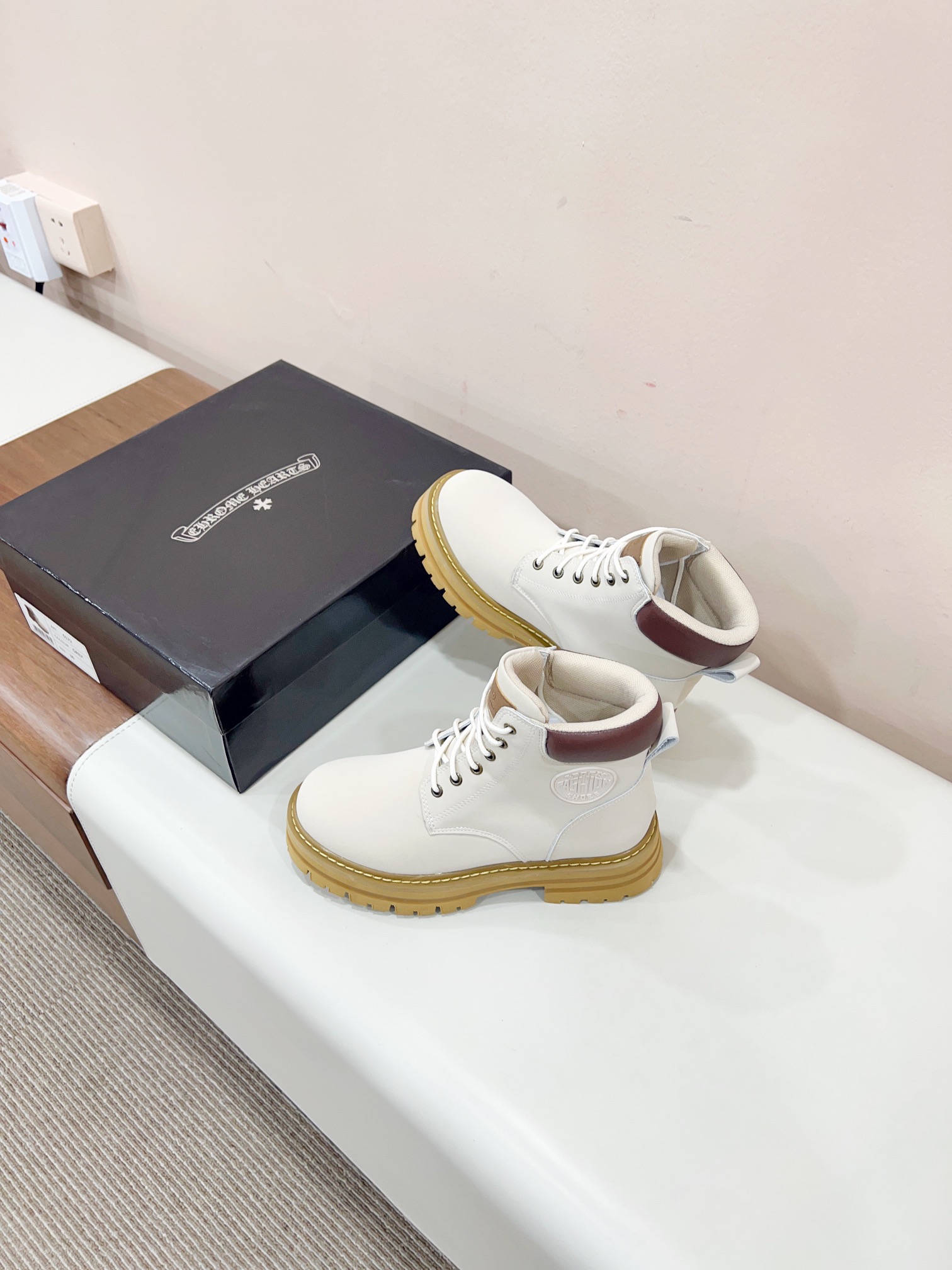 2022 Chrome Heart Crocodile Yellow Boots: Stylish and High-Quality Footwear Option - 图片 3