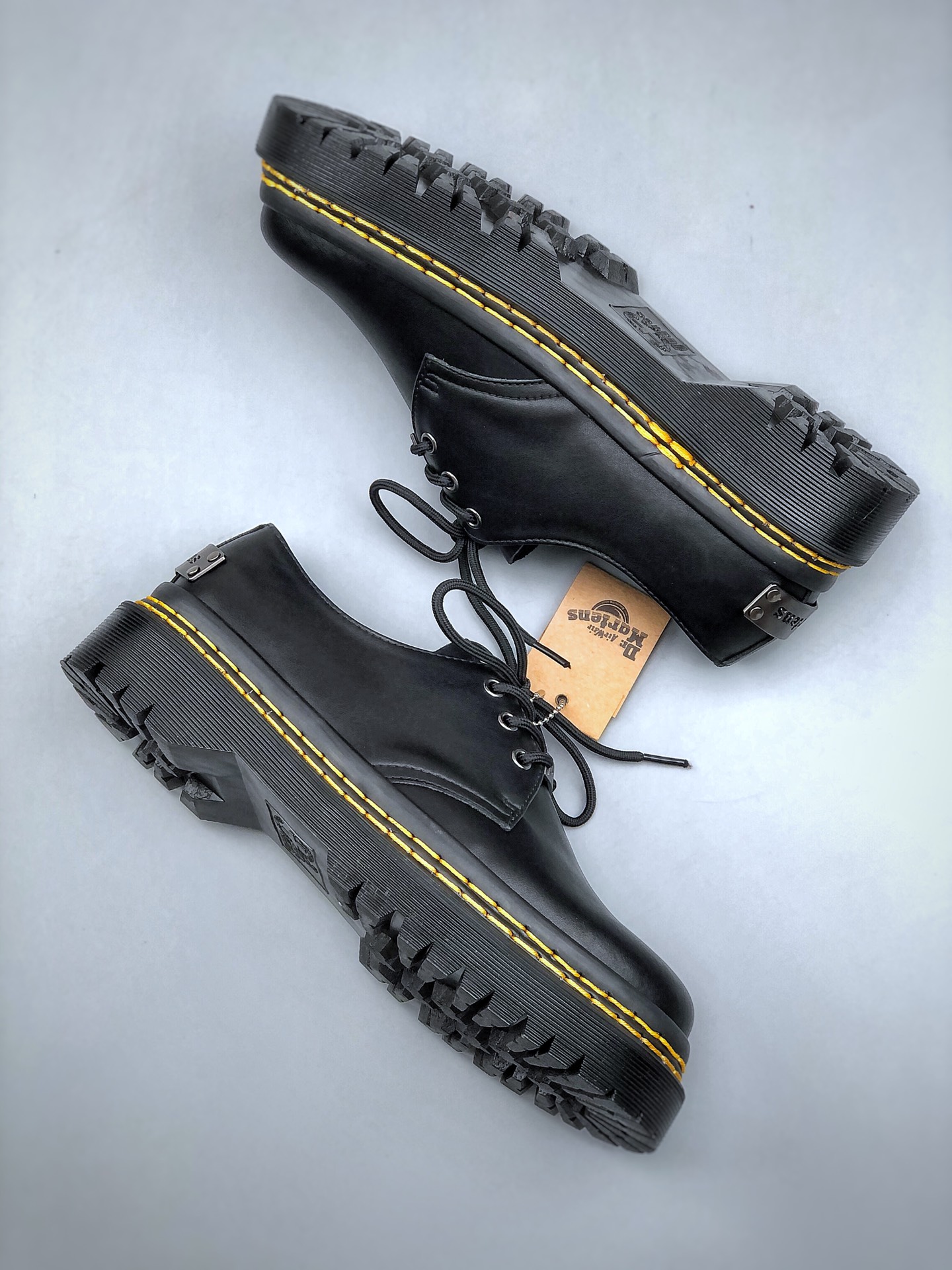 240 Dr. Martens Penton Bex Double Stitch 彭顿系列经典厚底英伦皮革复古风厚底马丁乐福鞋“皮革黑黄铁牌”27882001