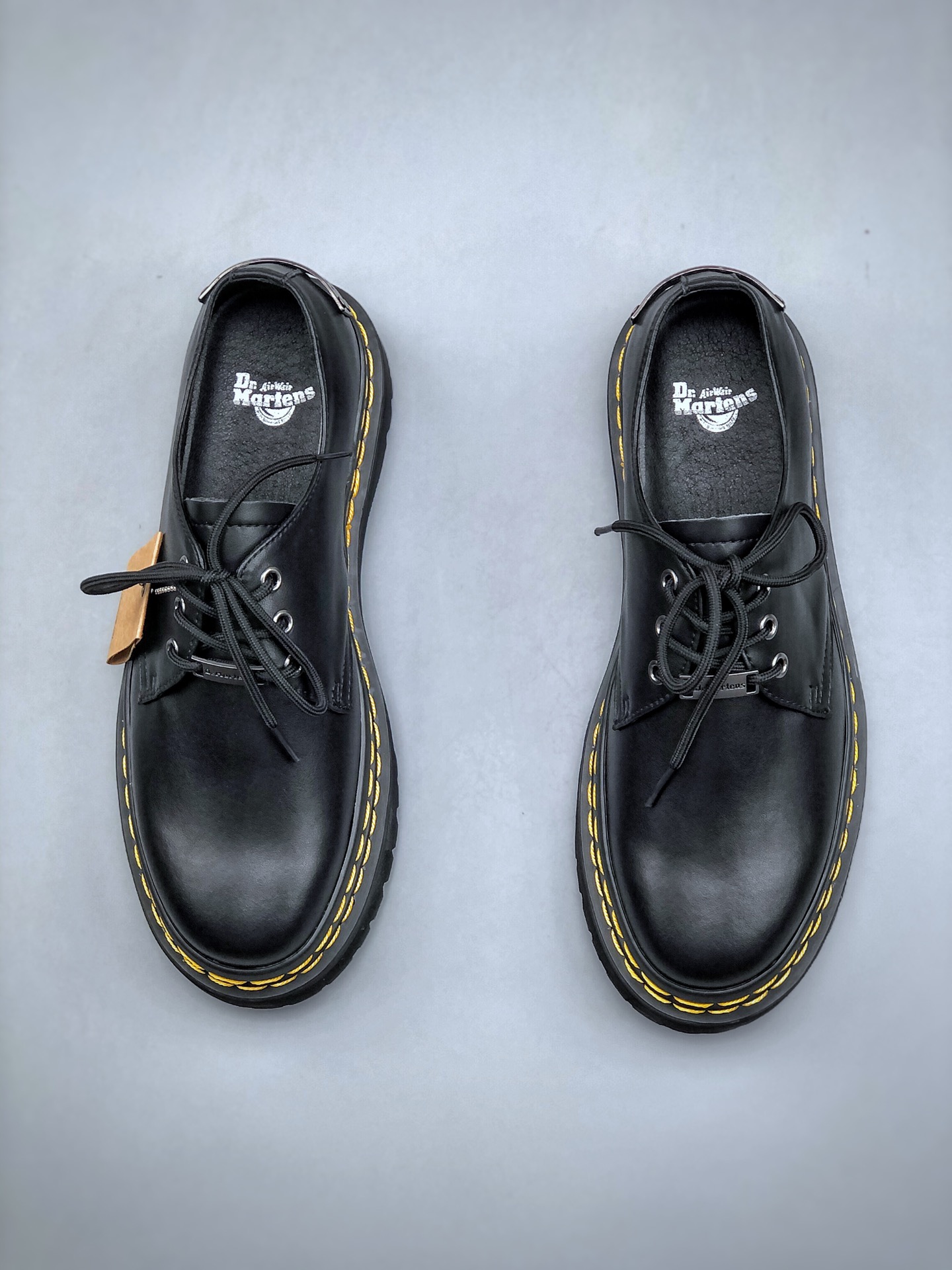 240 Dr. Martens Penton Bex Double Stitch 彭顿系列经典厚底英伦皮革复古风厚底马丁乐福鞋“皮革黑黄铁牌”27882001