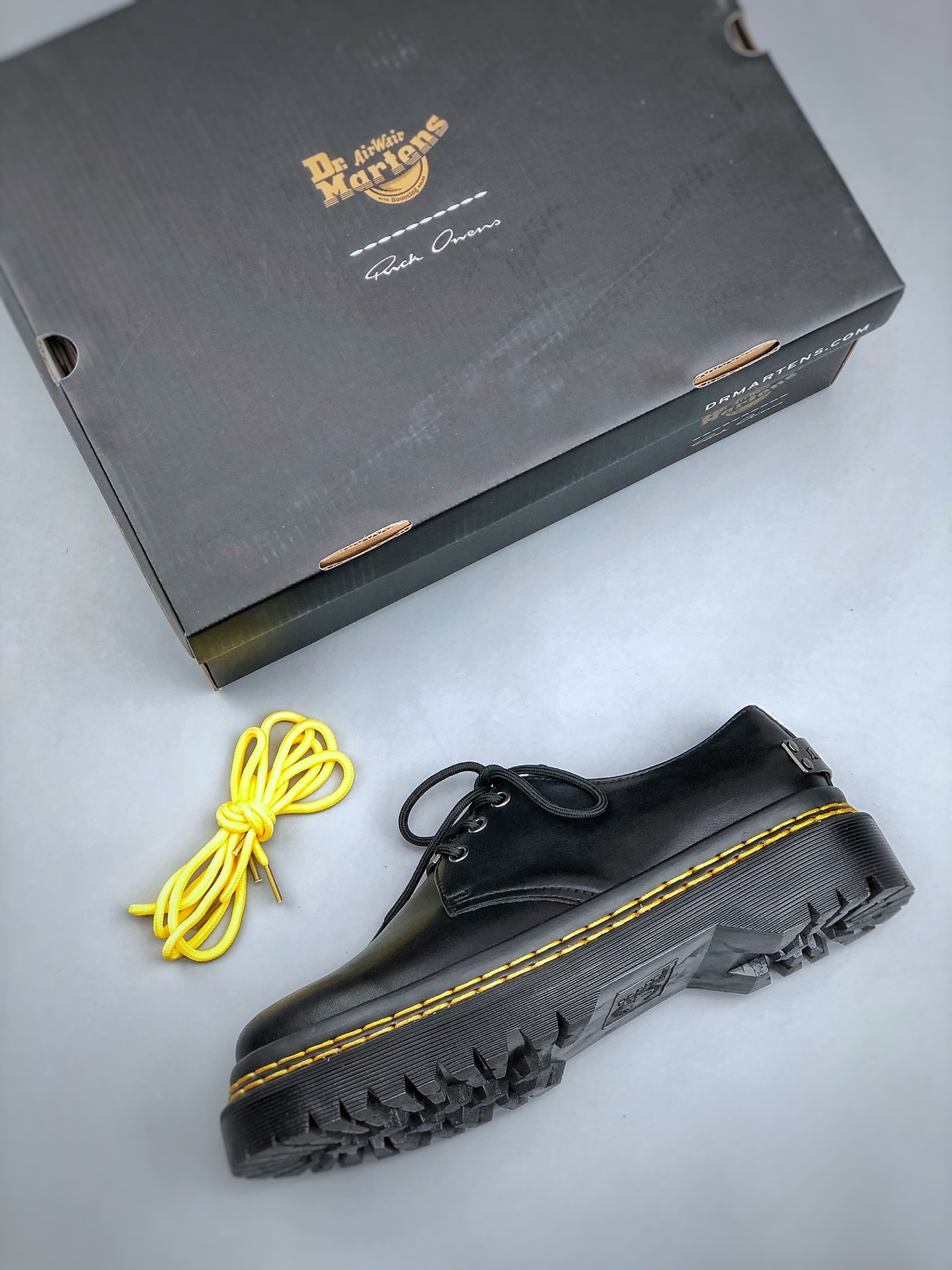 240 Dr. Martens Penton Bex Double Stitch 彭顿系列经典厚底英伦皮革复古风厚底马丁乐福鞋“皮革黑黄铁牌”27882001