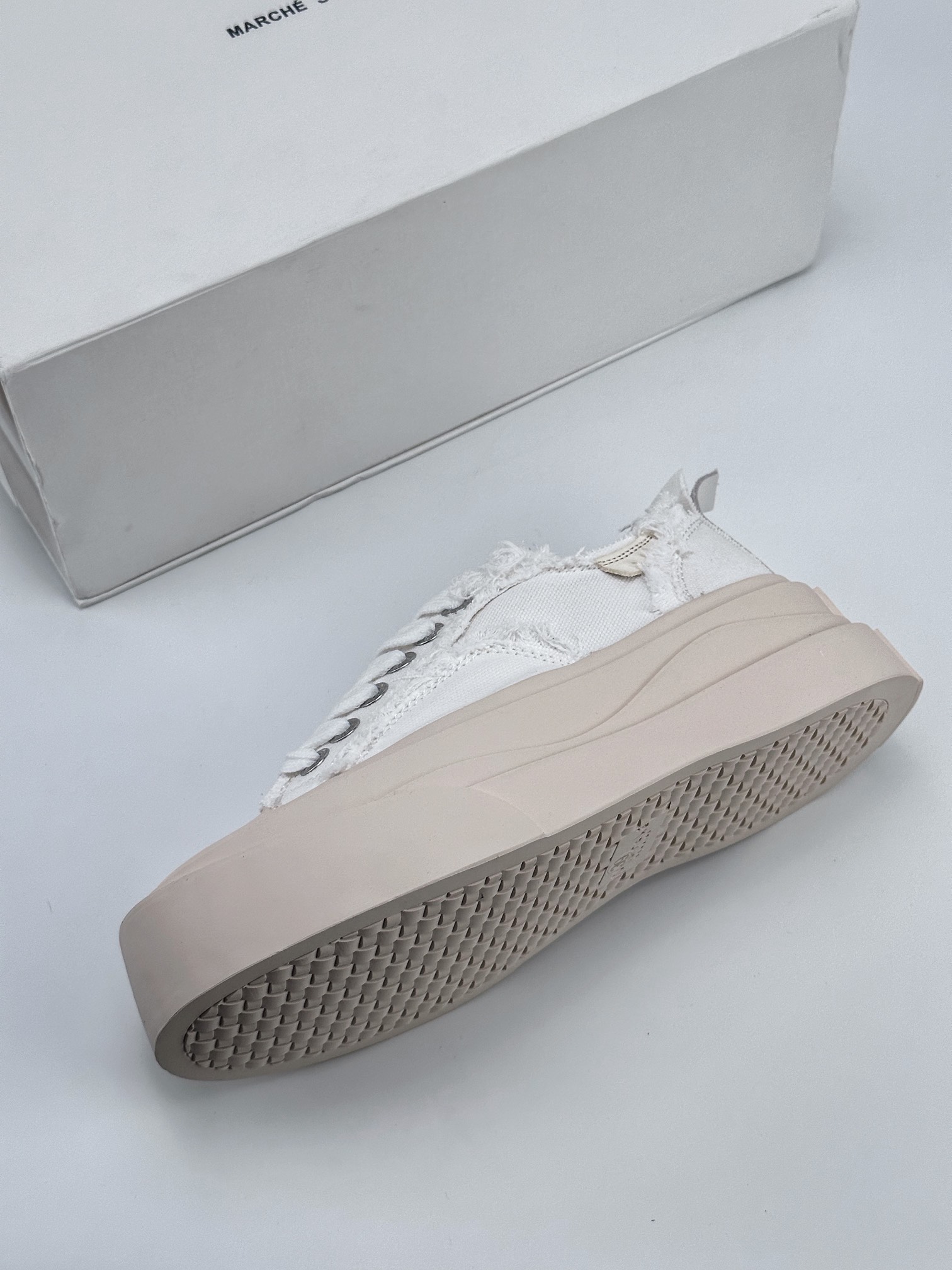 Exclusive photos of Marché Studios low-top platform height-enhancing sneakers