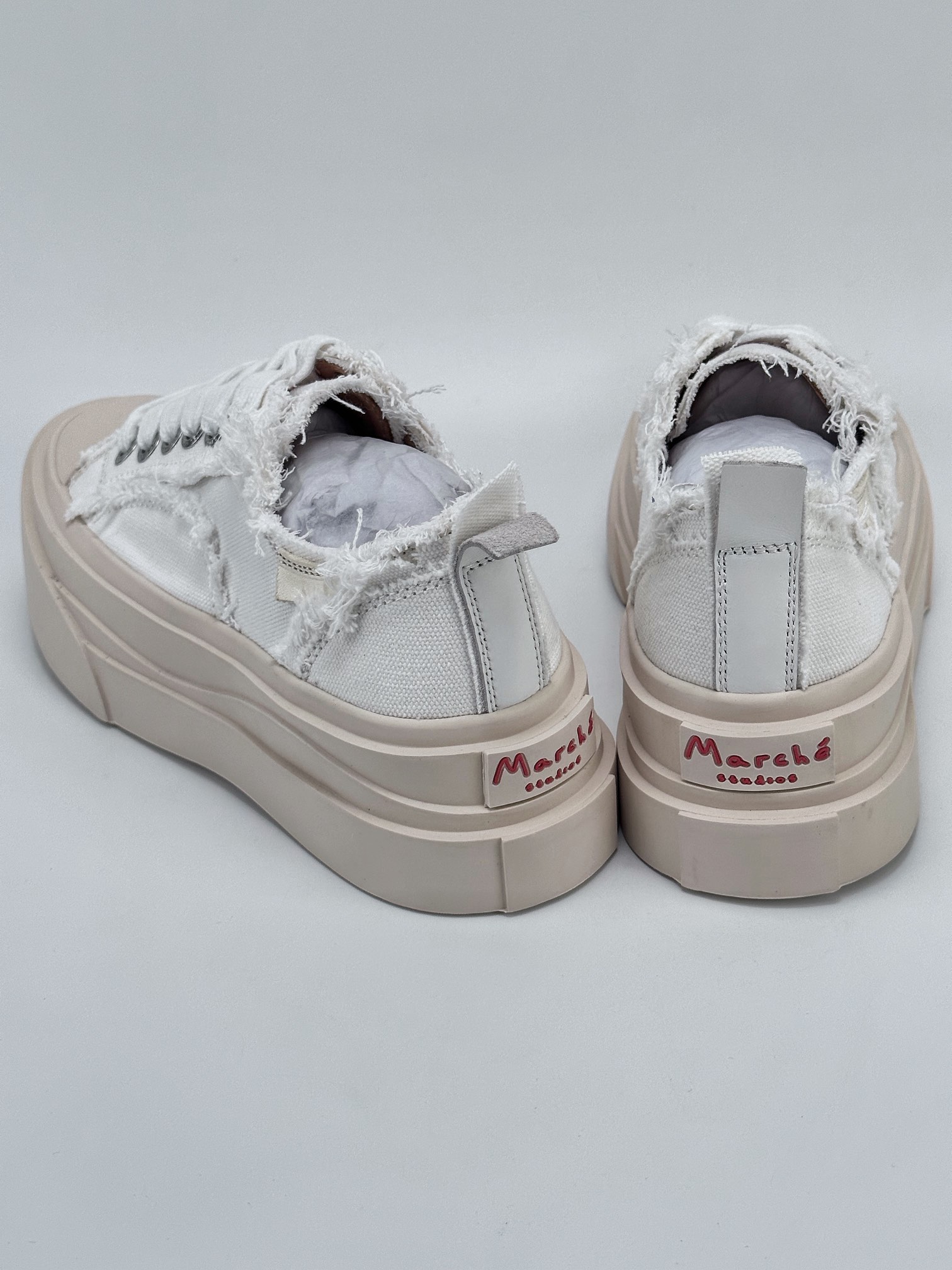 Exclusive photos of Marché Studios low-top platform height-enhancing sneakers