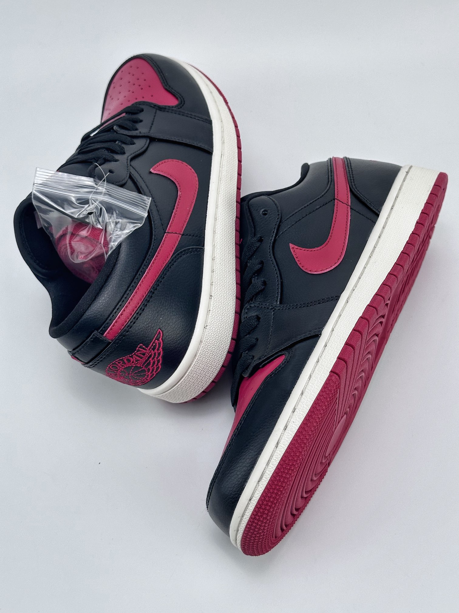 Air Jordan 1 Low ”Bred Sail” Black and Red DC0774-061