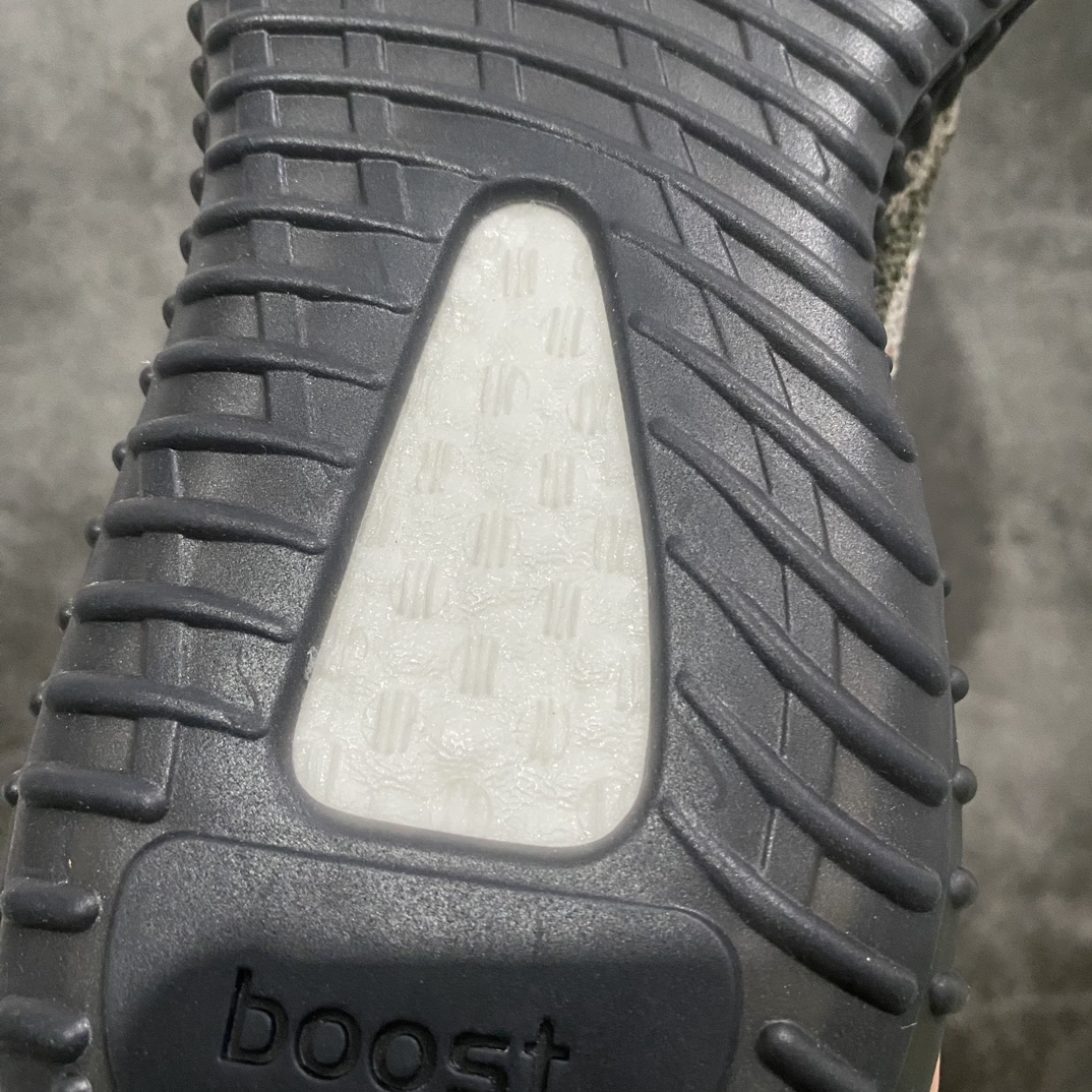 图片[2]-【OG纯原】Yeezy Boost 350 V2 灰橙天使3.0 HQ7045全套原楦 原纸版 原鞋开模完美打造采用辰元飞织鱼丝网原厂面 非进口机台大底原厂半透明RB巴斯夫满钉大底原厂东莞百宏3M反光鞋带 质感一致原厂鑫成新粉原鞋垫 LOGO胶浆印花钛金针与高士马克线针车精工打造一切遵循原厂指令单采购同源原材 采购全套原厂进口材料 原纸版 原楦头 一切同源公司货 大几率过验 混卖无压力‼nSIZE：36 36.5 37 38 38.5 39 40 40.5 41 42 42.5 43 44 44.5 45 46 47 48-莆田鞋批发中心