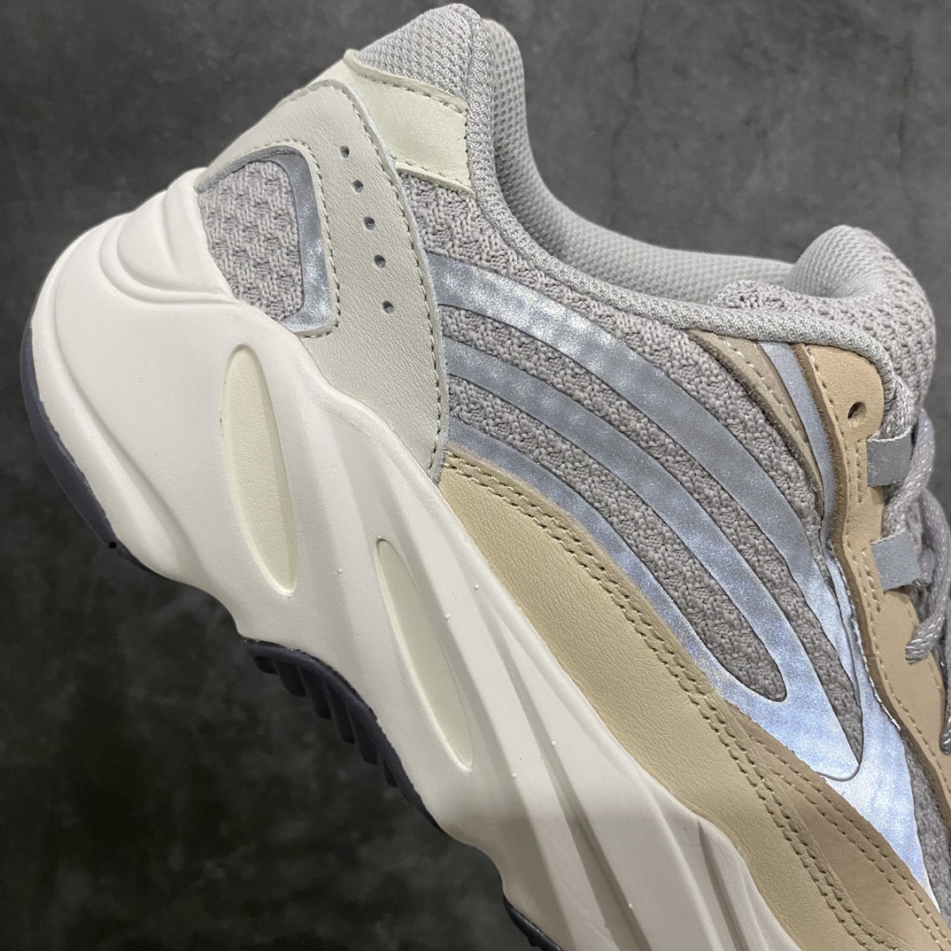 纯原版Yeezy700v2棕灰白奶油