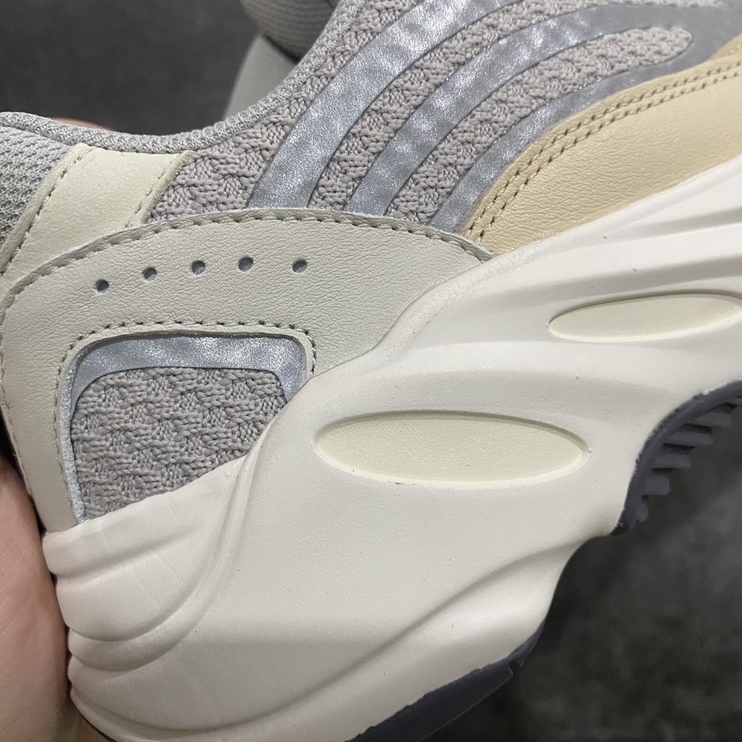 纯原版Yeezy700v2棕灰白奶油